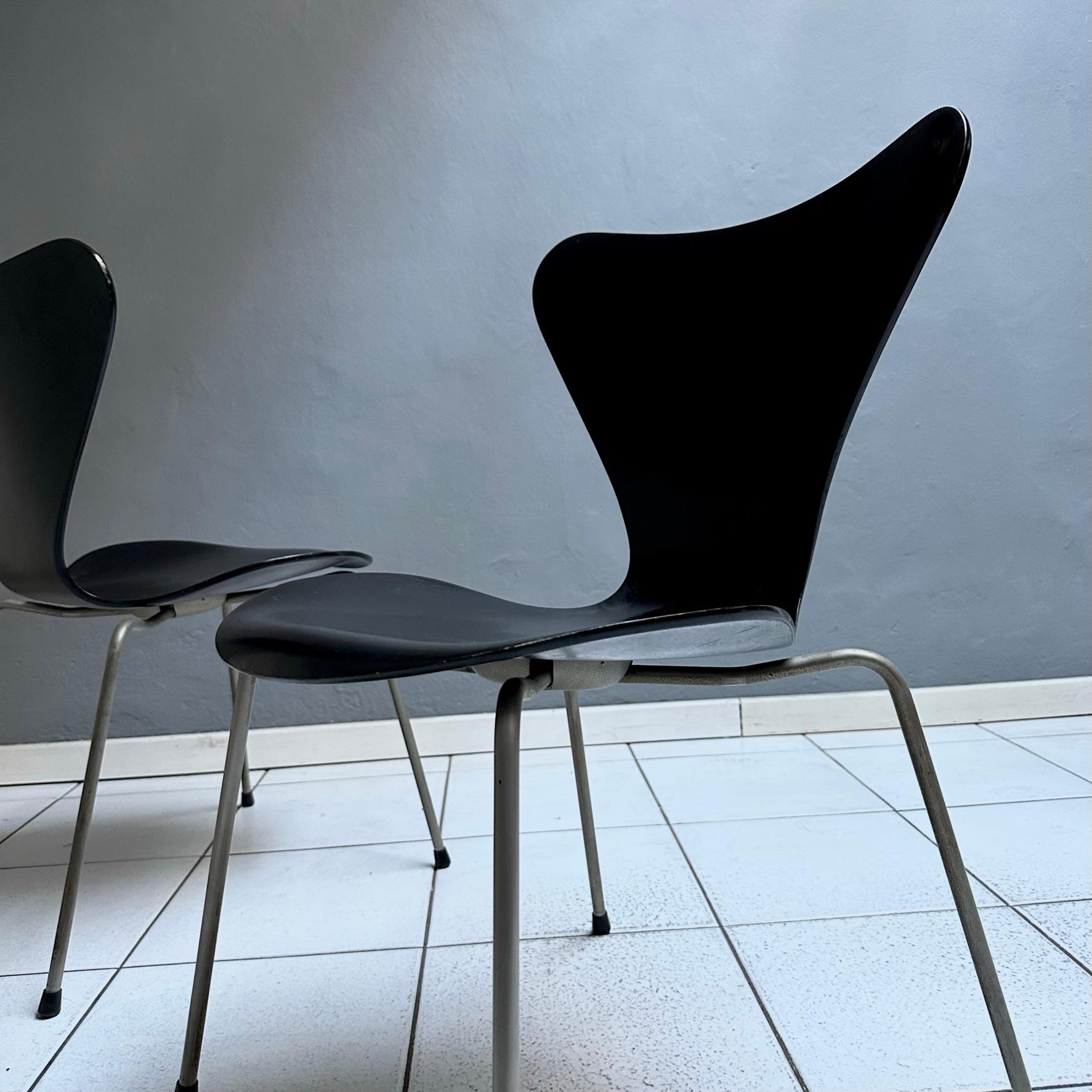 Pair of danish chairs mod. 3107 by Arne Jacobsen for Fritz Hansen, 1970 For Sale 1