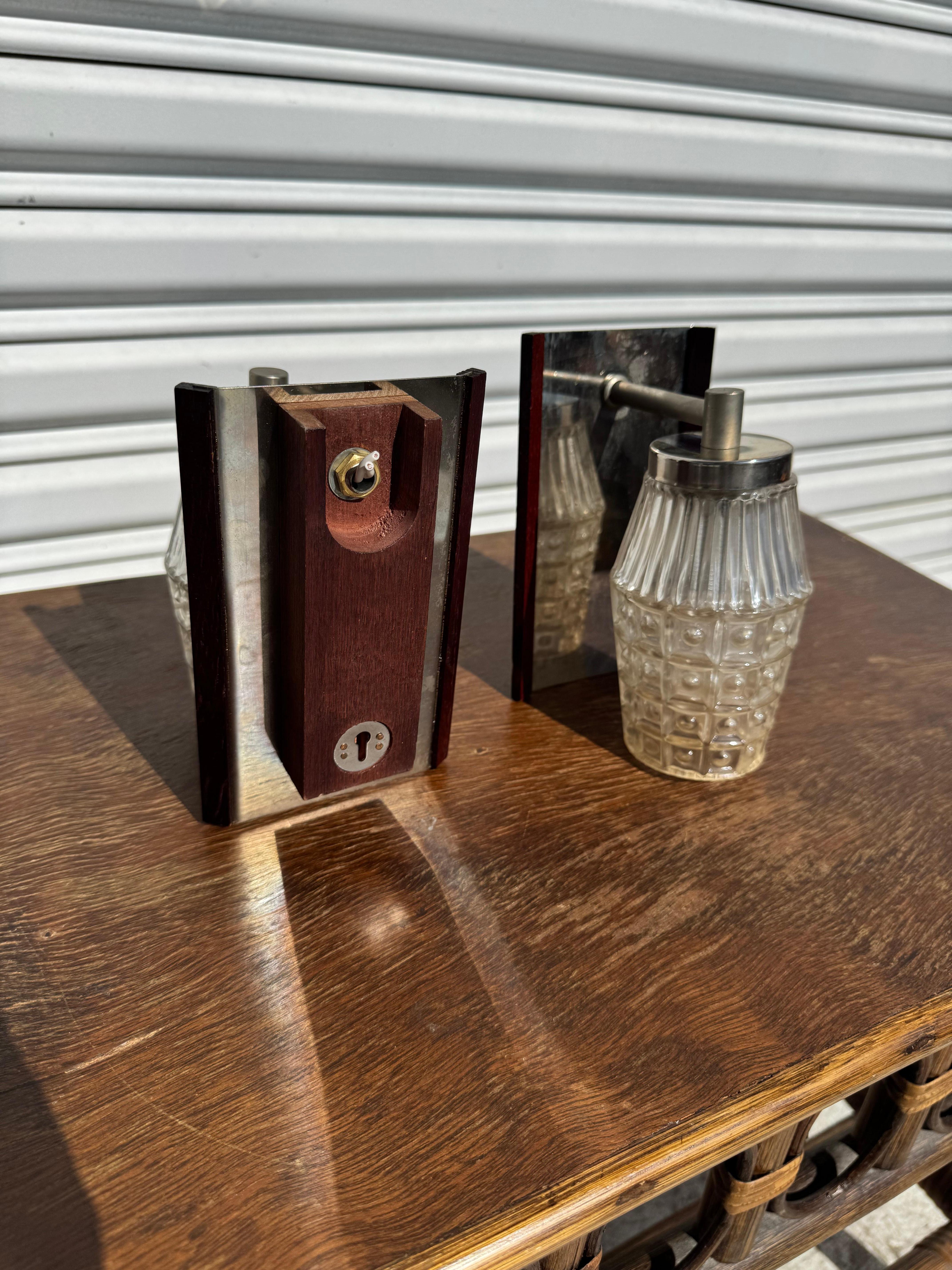 Mid-Century Modern Paire d'appliques danoises en chrome et palissandre en vente