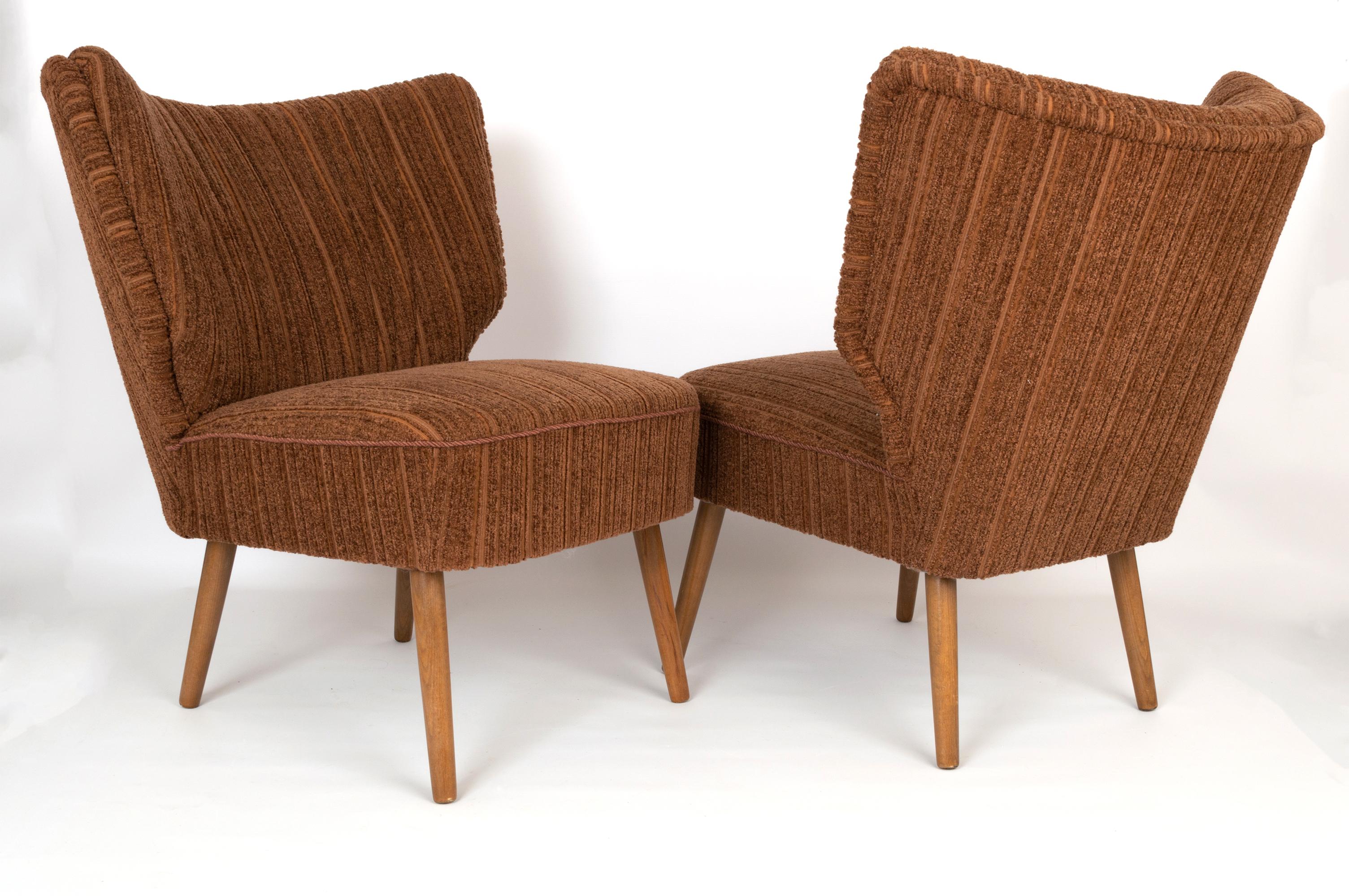 Mid-Century Modern Pair of Danish Cocktail Lounge Chairs, C.1950 For Sale