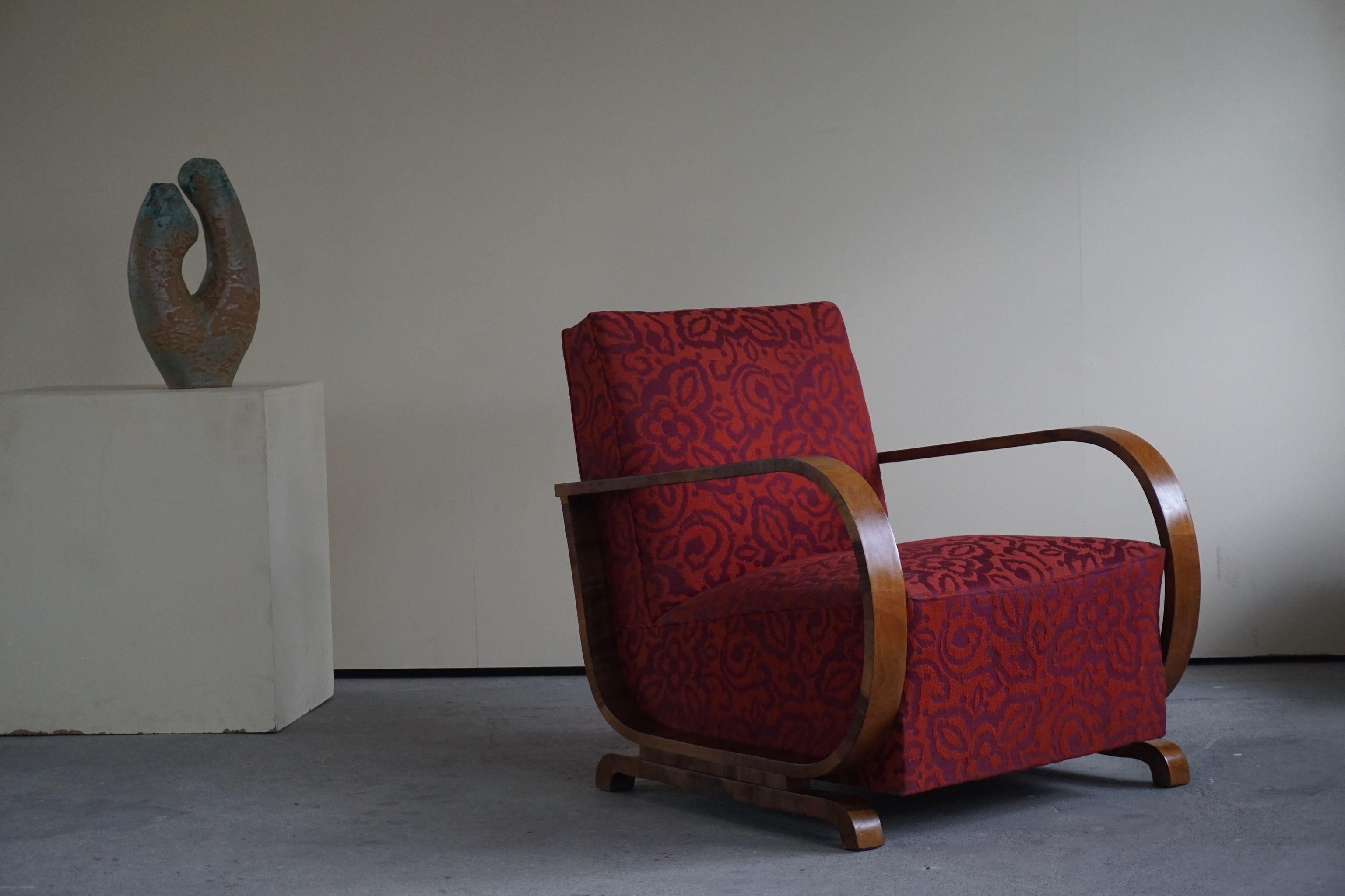 Pair of Danish Curved Art Deco Lounge Chairs, Armrest in Walnut, 1930s In Good Condition In Odense, DK