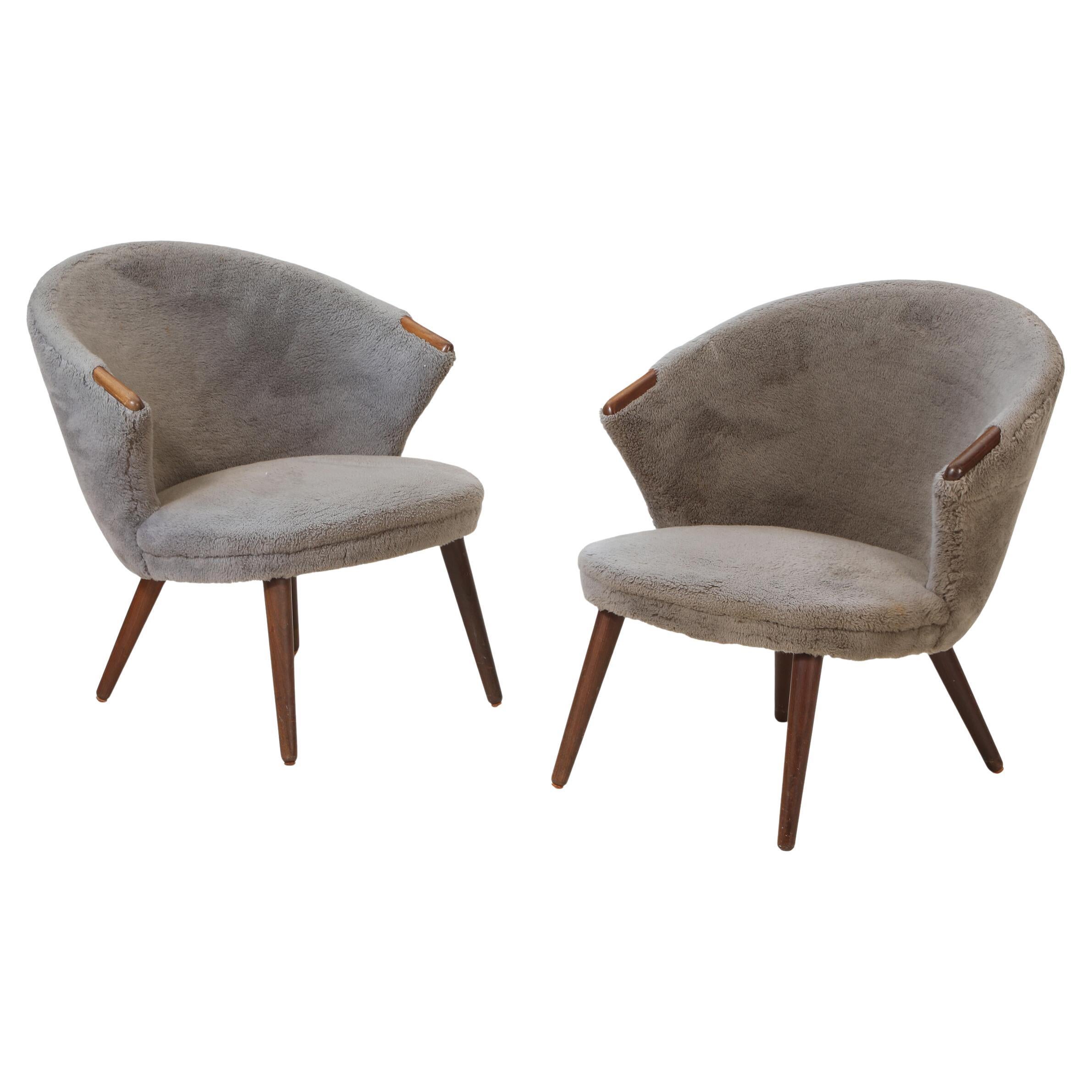 Pair of Danish Danish Midcentury Easy Lounge Chair with Teak Accents 1960
s en vente