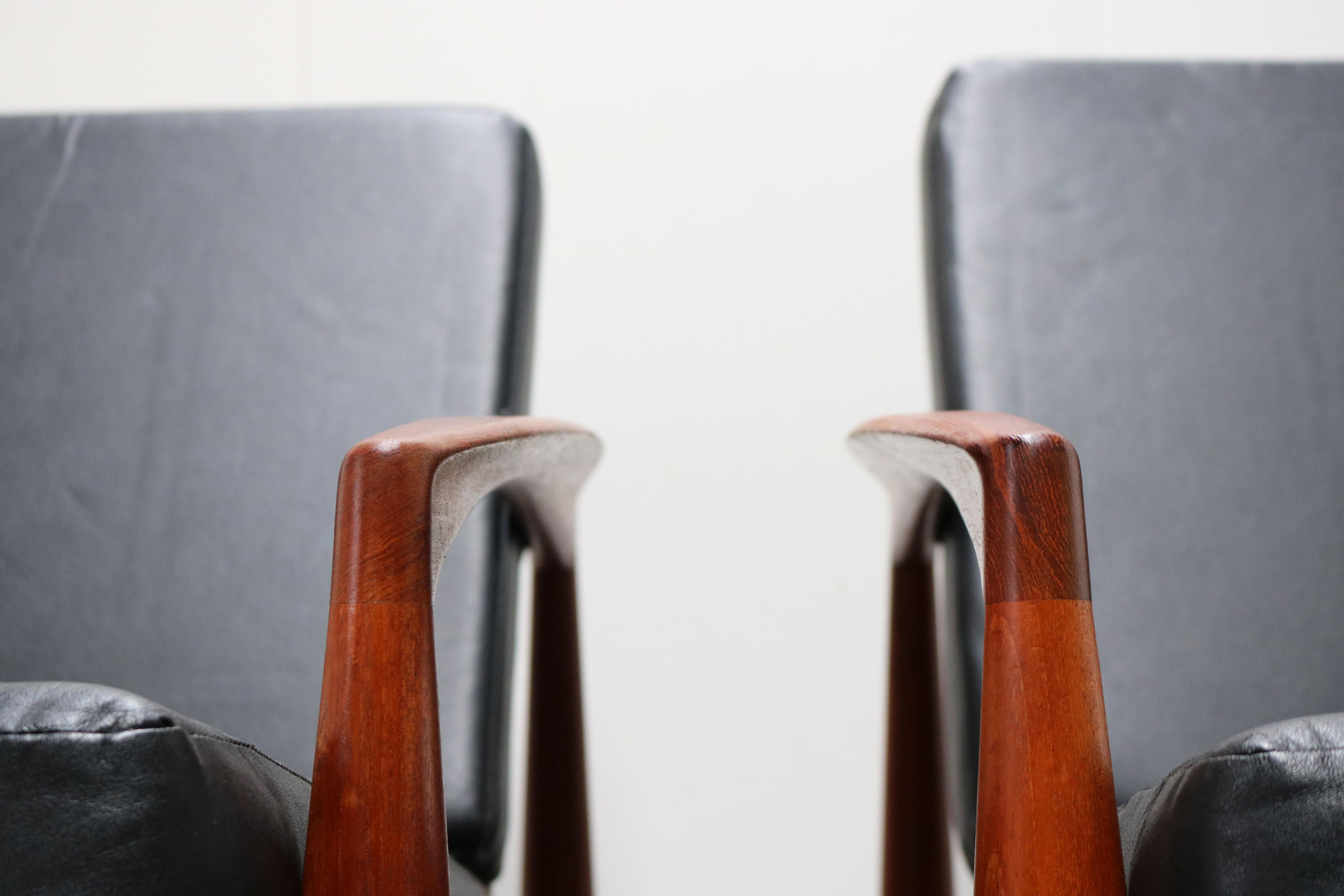 Paire de chaises longues en papier design danois par Kai Kristiansen en teck noir en vente 3