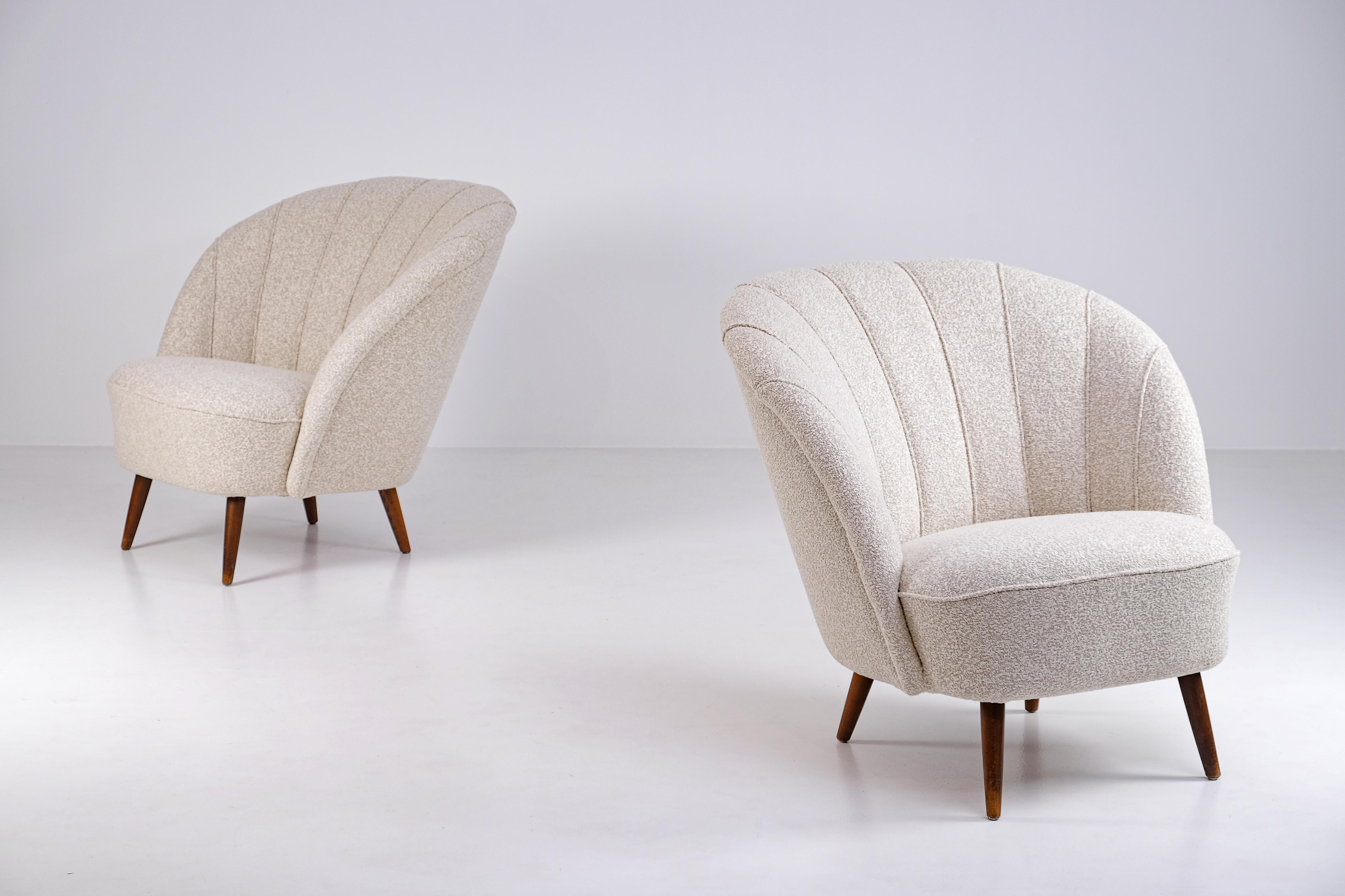 Mid-20th Century Pair of Danish Easy Chairs, 1940s For Sale