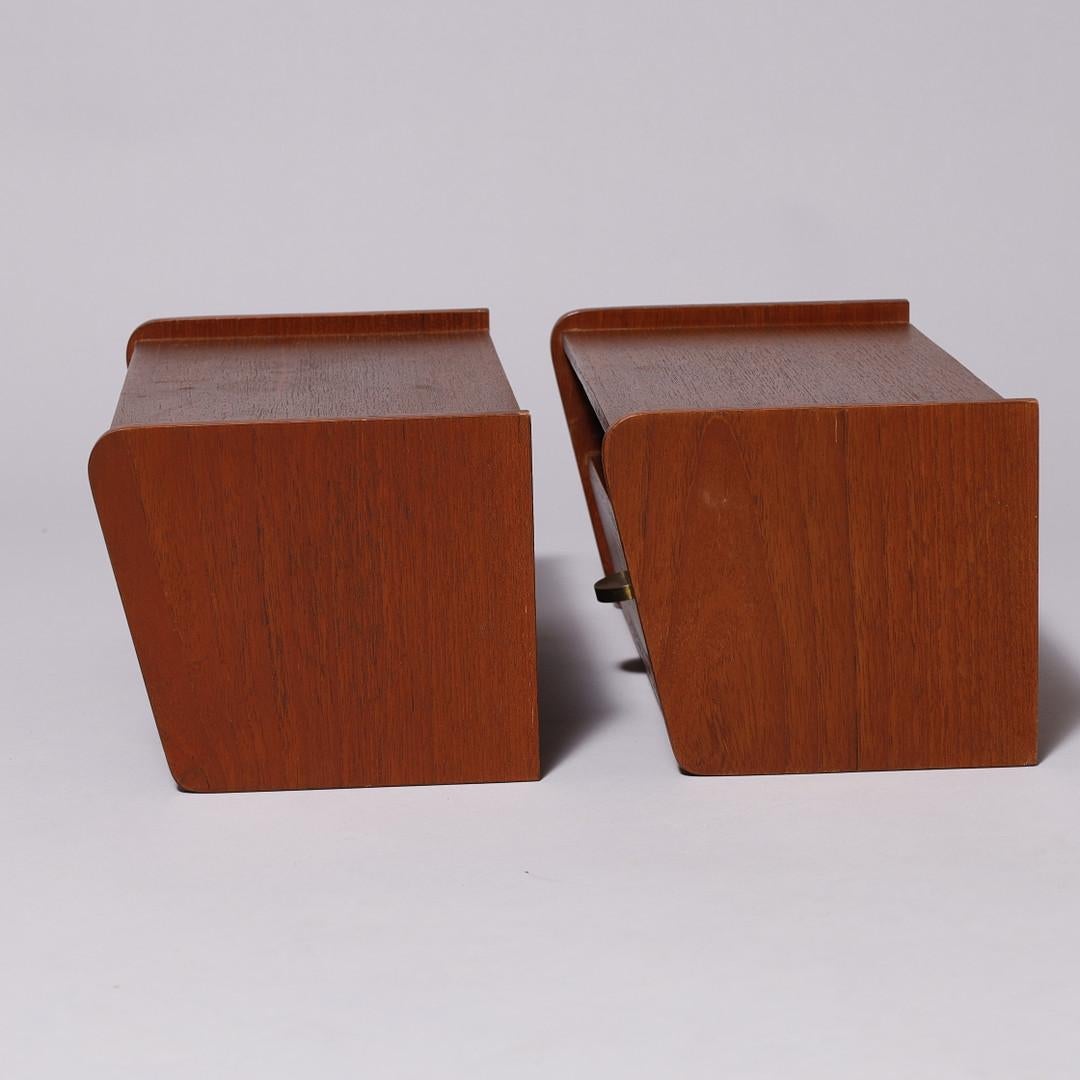 Pair of Danish Floating Night Stands in Teak 1960s MCM In Good Condition For Sale In St-Brais, JU