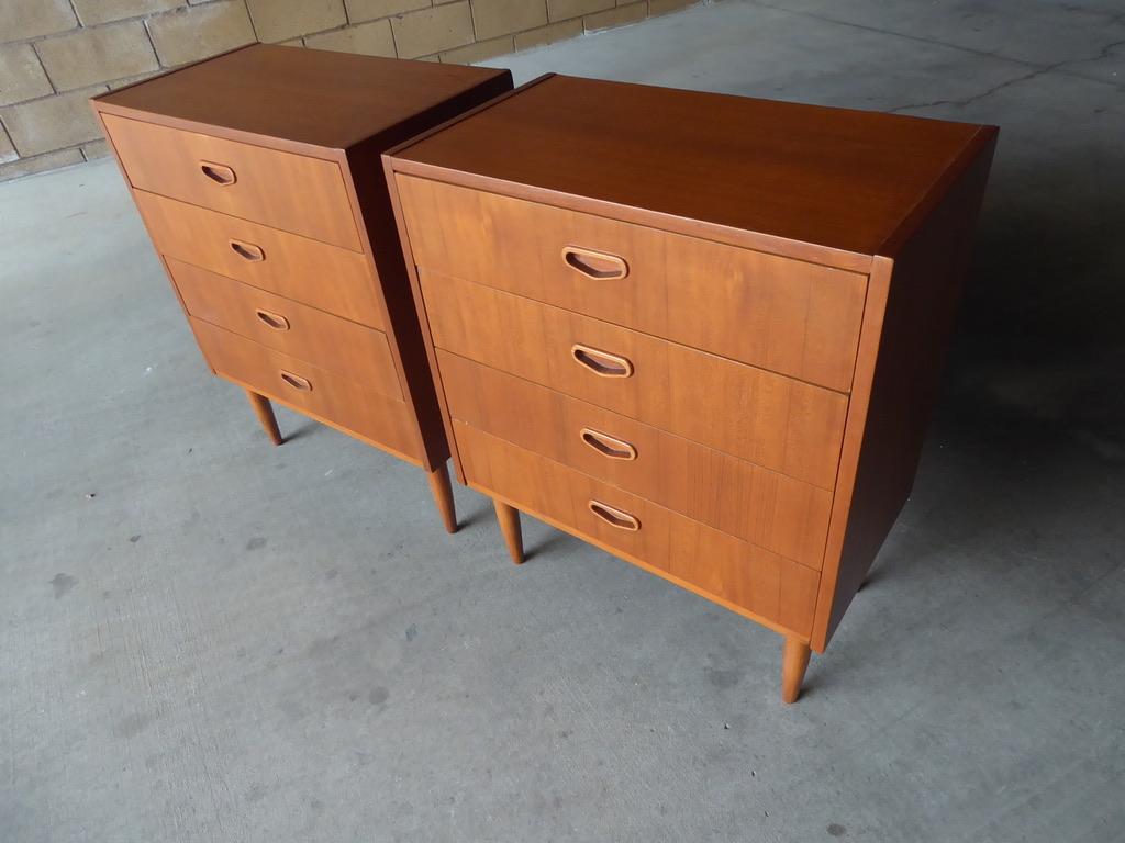 Pair of Danish Four-Drawer Teak Wood Bedside Chests, circa 1960s In Good Condition In Palm Springs, CA