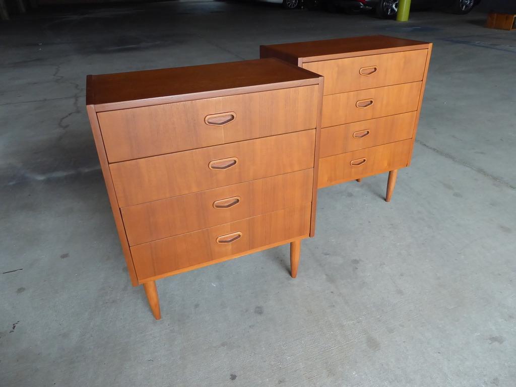 Pair of Danish Four-Drawer Teak Wood Bedside Chests, circa 1960s 2