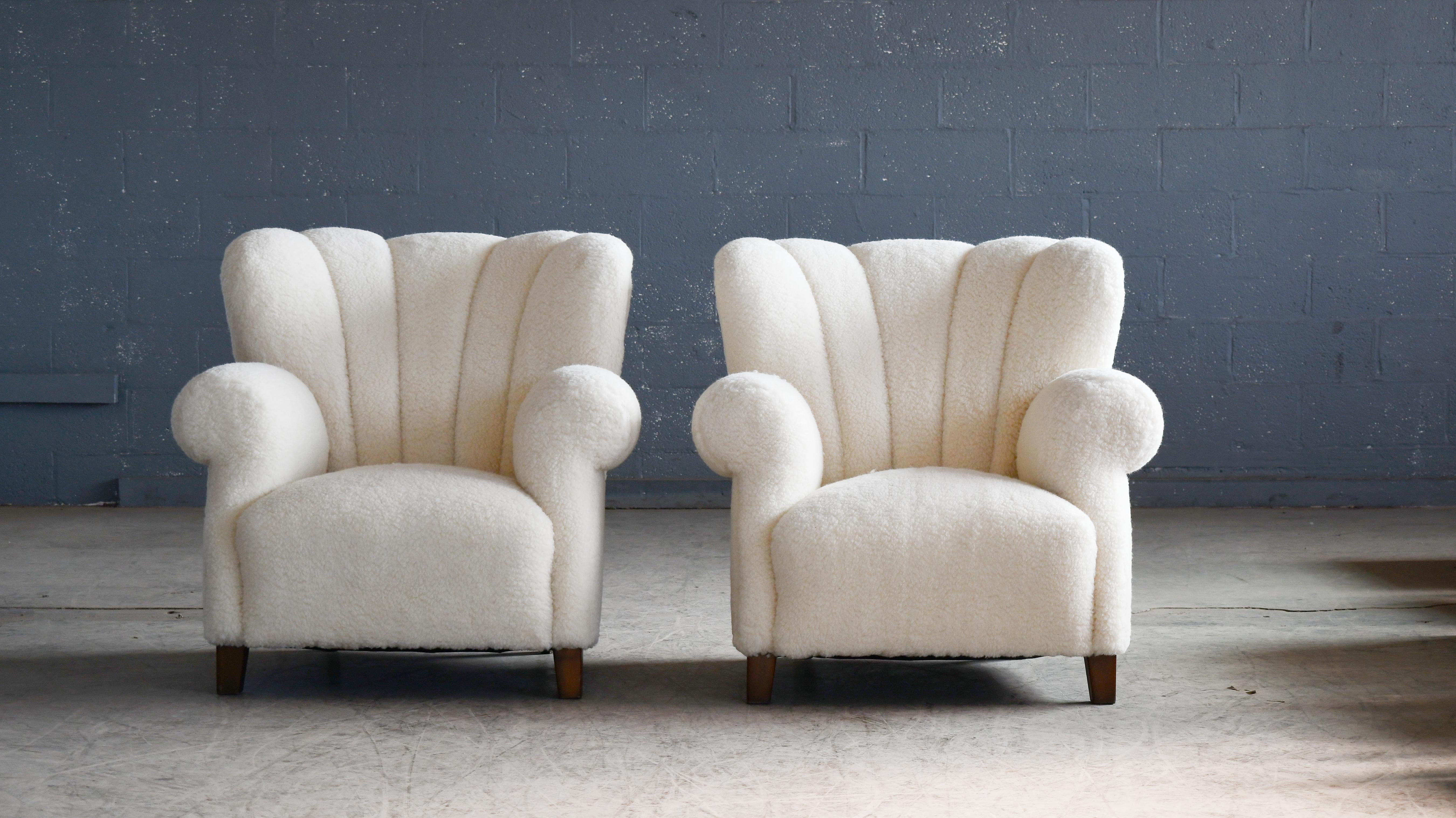Mid-Century Modern Pair of Danish Fritz Hansen Large Channel Back Club Chair in Lambswool, 1940's