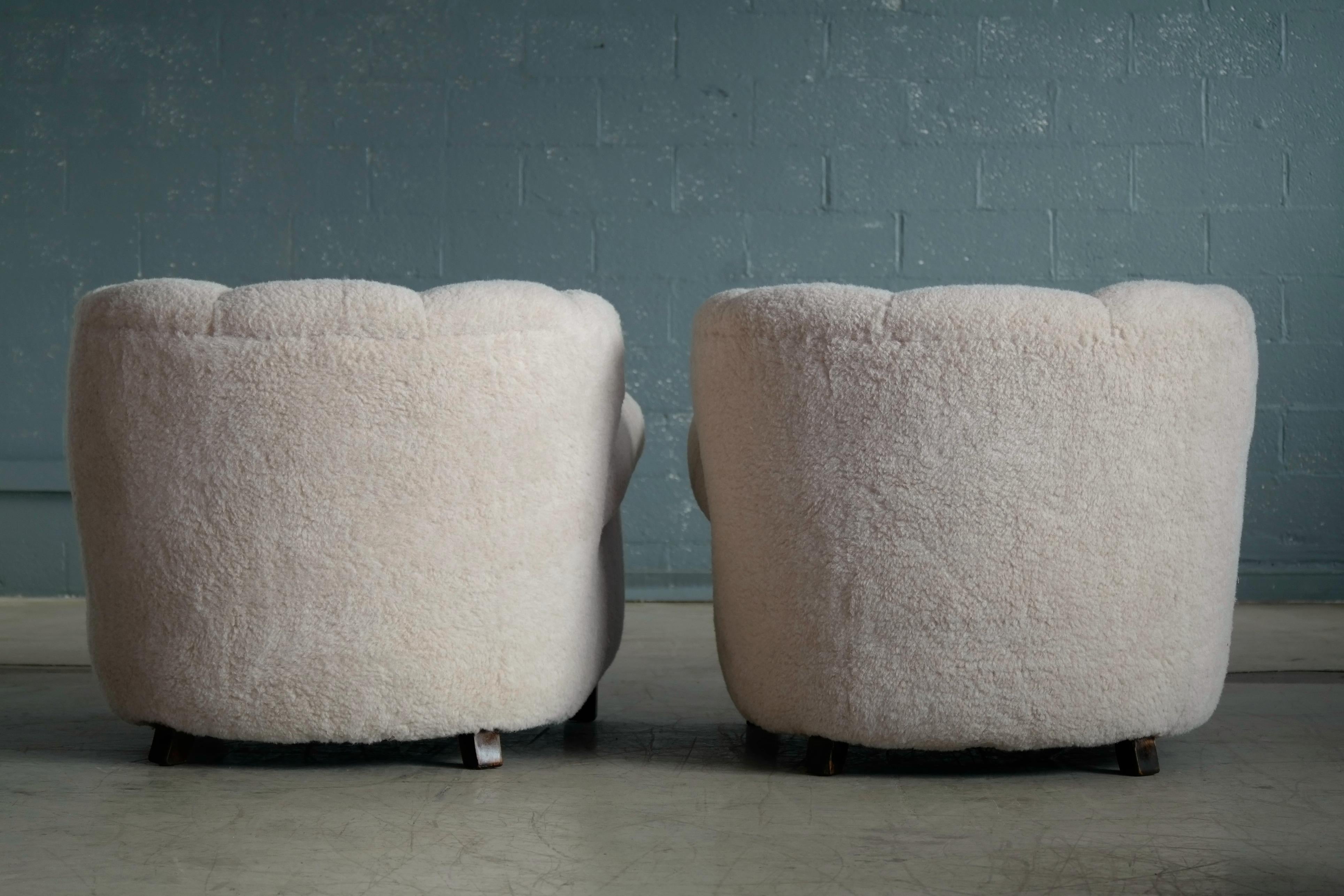 Pair of Danish Fritz Hansen Model 1518 Large Size Club Chair in Lambswool, 1940s 3