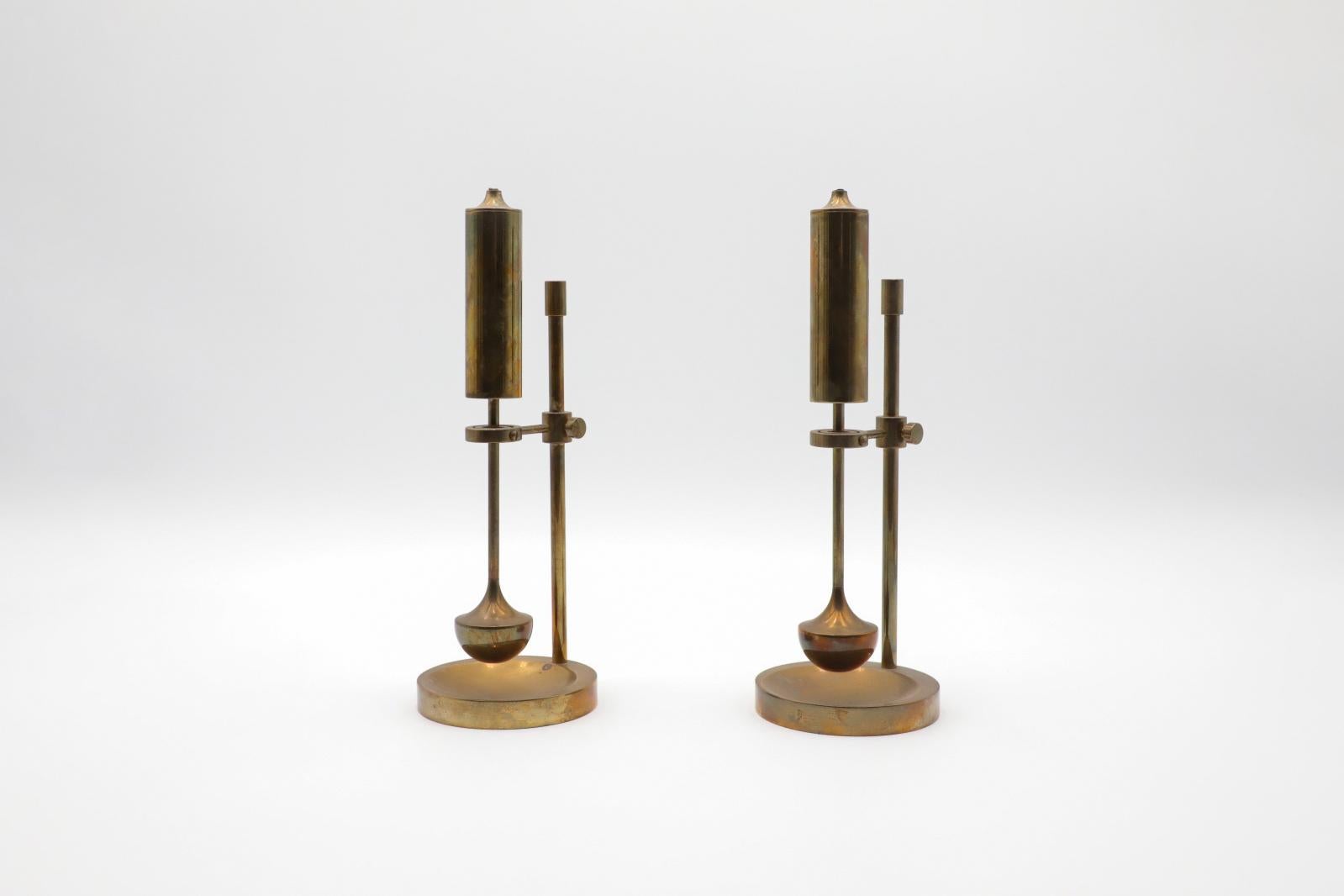 Mid-Century Modern Paire de bougeoirs danois Gyroscopic « Copenhagen » en laiton par Ilse D. Ammonsen en vente