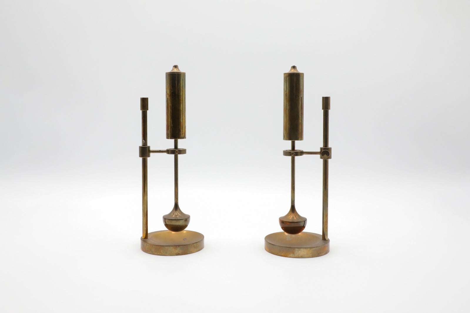 Laiton Paire de bougeoirs danois Gyroscopic « Copenhagen » en laiton par Ilse D. Ammonsen en vente