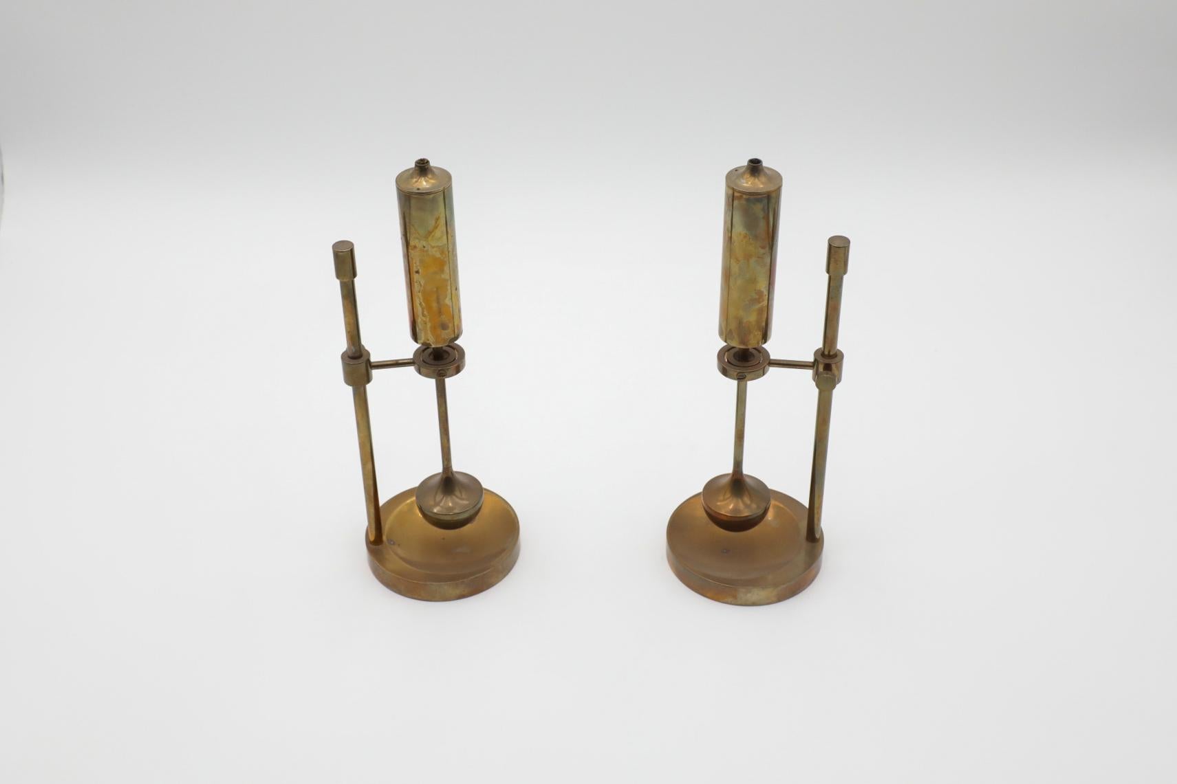 Paire de bougeoirs danois Gyroscopic « Copenhagen » en laiton par Ilse D. Ammonsen en vente 1