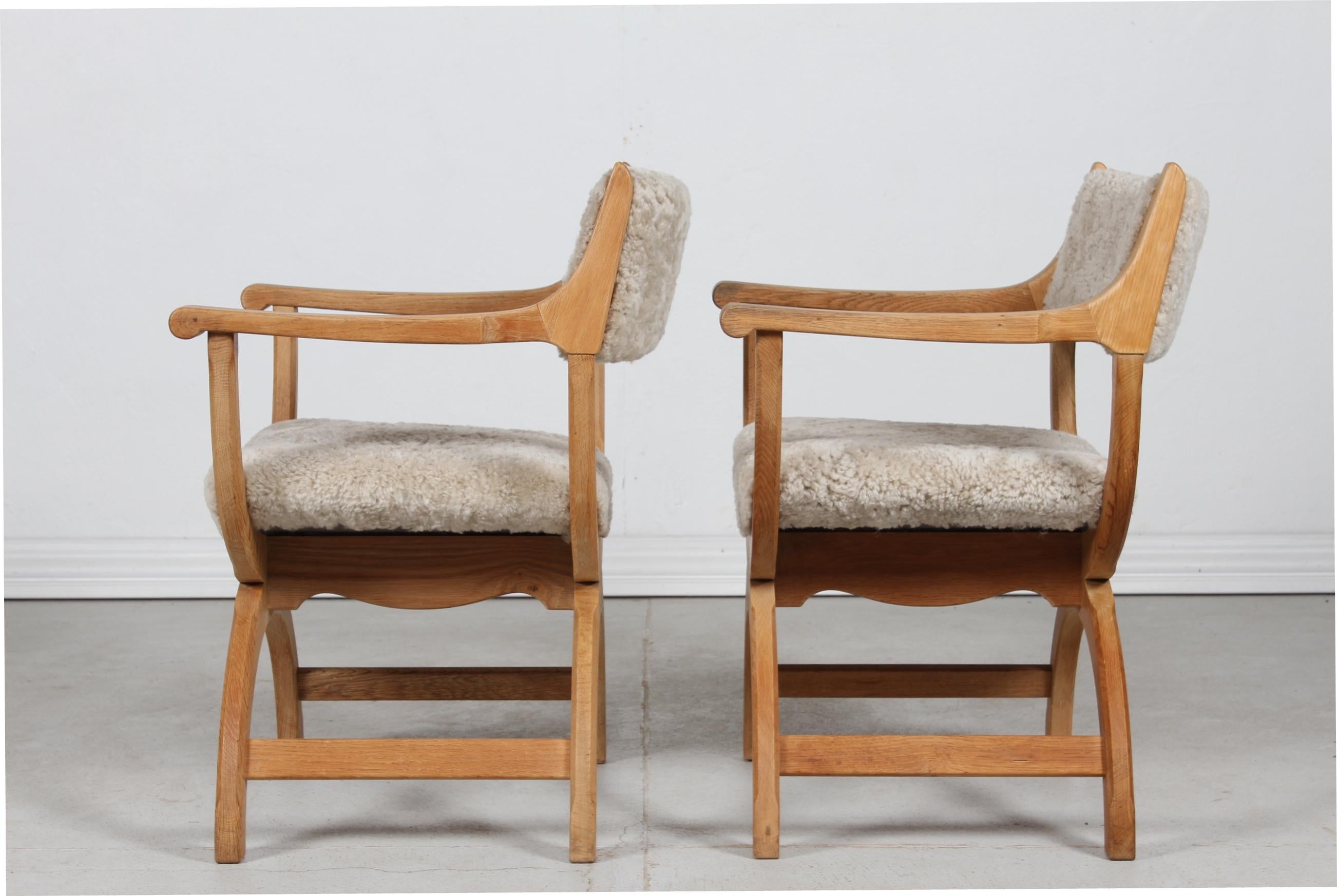 Pair of Danish Henning Kjærnulf Kurul Chairs by EG Møbler of Oak and Sheep Skin  In Good Condition In Aarhus C, DK