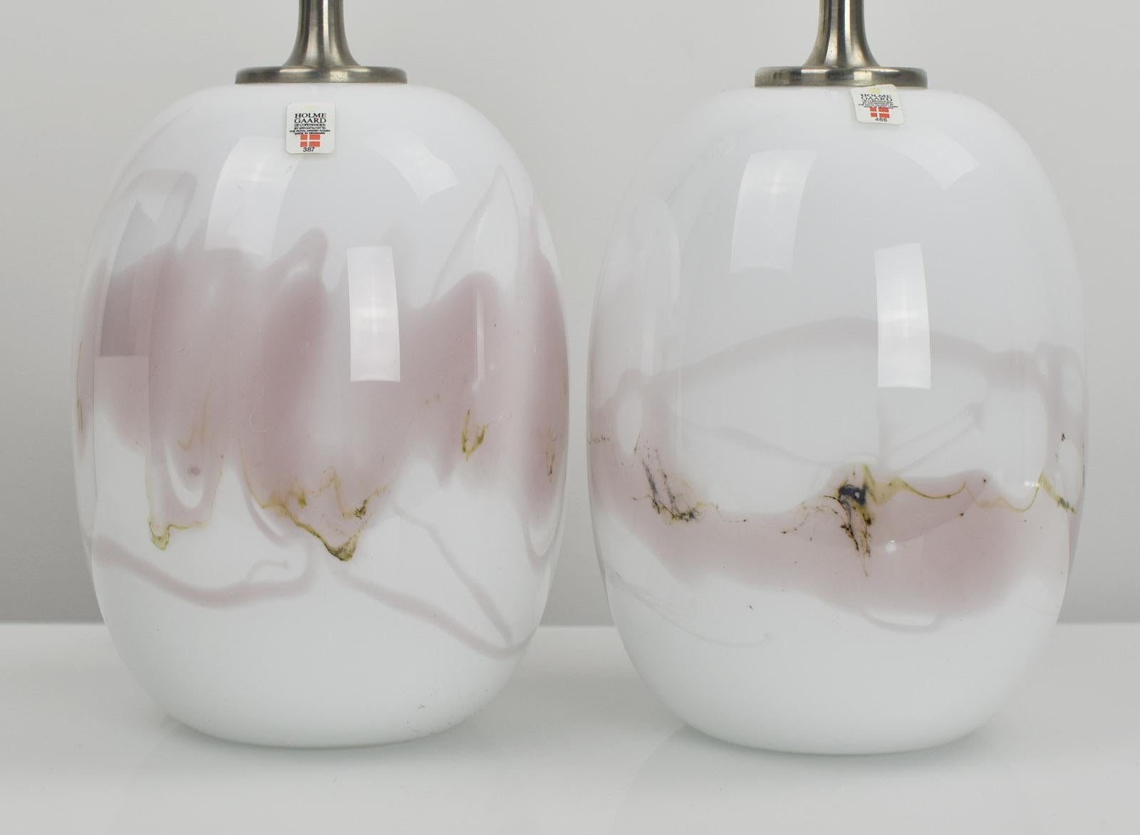 Paire de lampes danoises Holmegaard Sakura en verre opalin par Michael Bang en vente 1