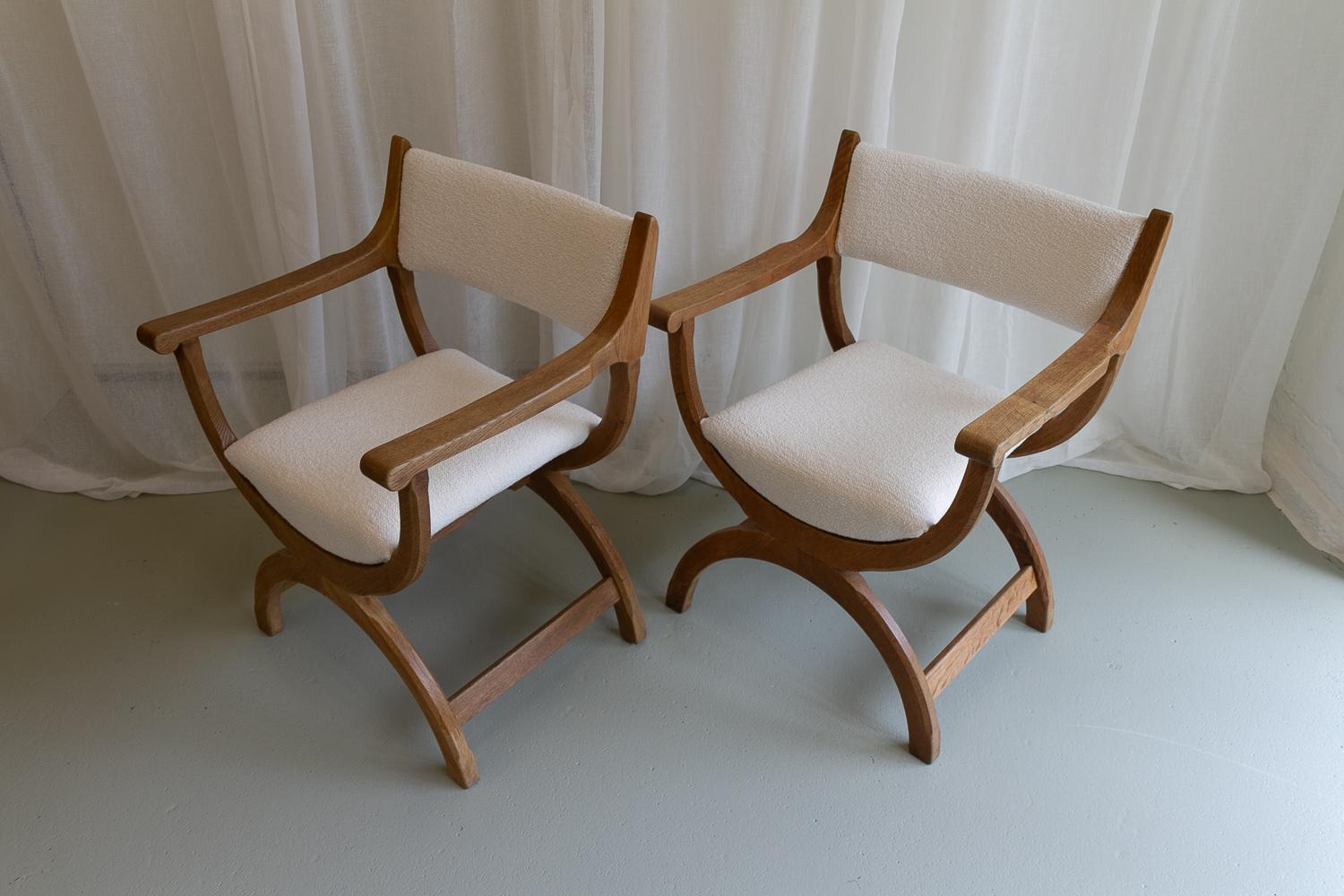 Pair of Danish Kurul Armchairs in Oak and Bouclé by Henning Kjærnulf, 1960s. 2
