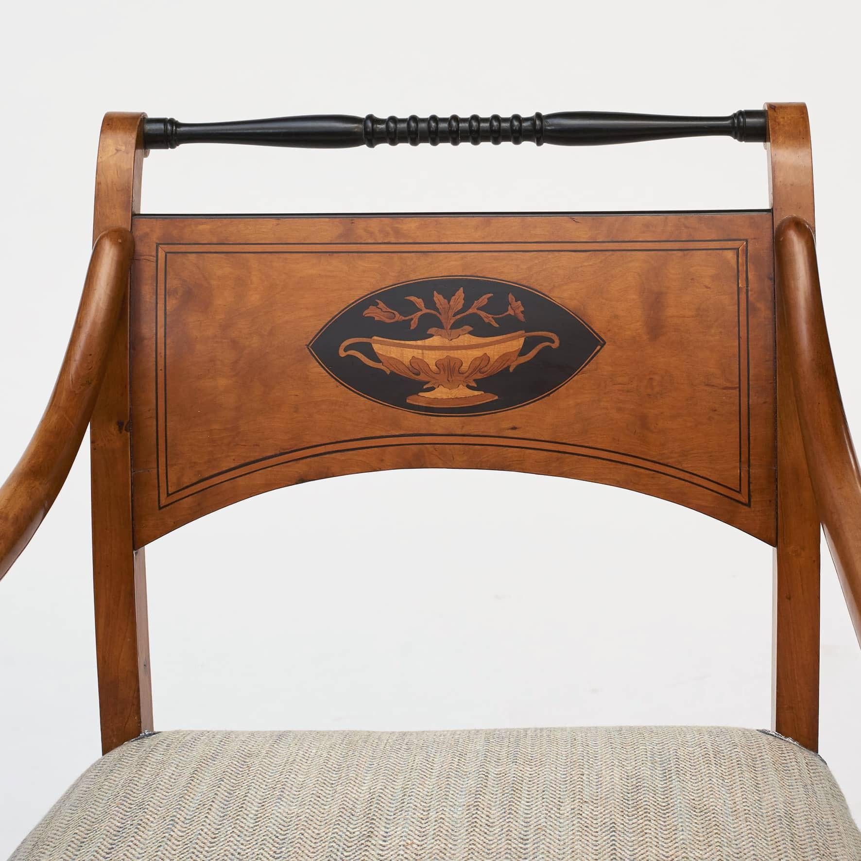 Paar dänische Sessel aus Birkenholz im späten Empire-Stil mit Intarsien, 1810-1820 im Zustand „Gut“ im Angebot in Kastrup, DK