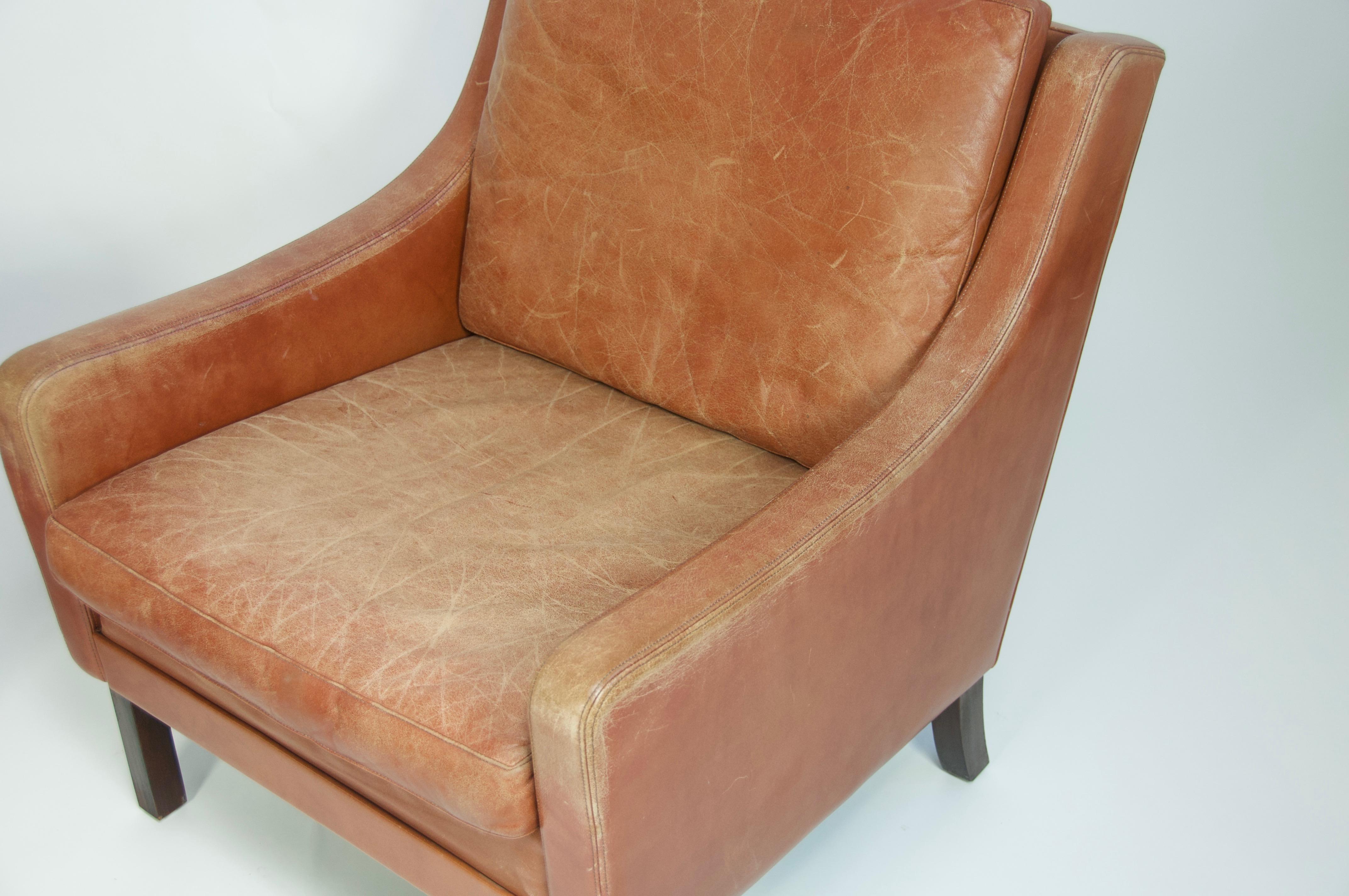 Pair of Danish Leather Lounge Chairs 1