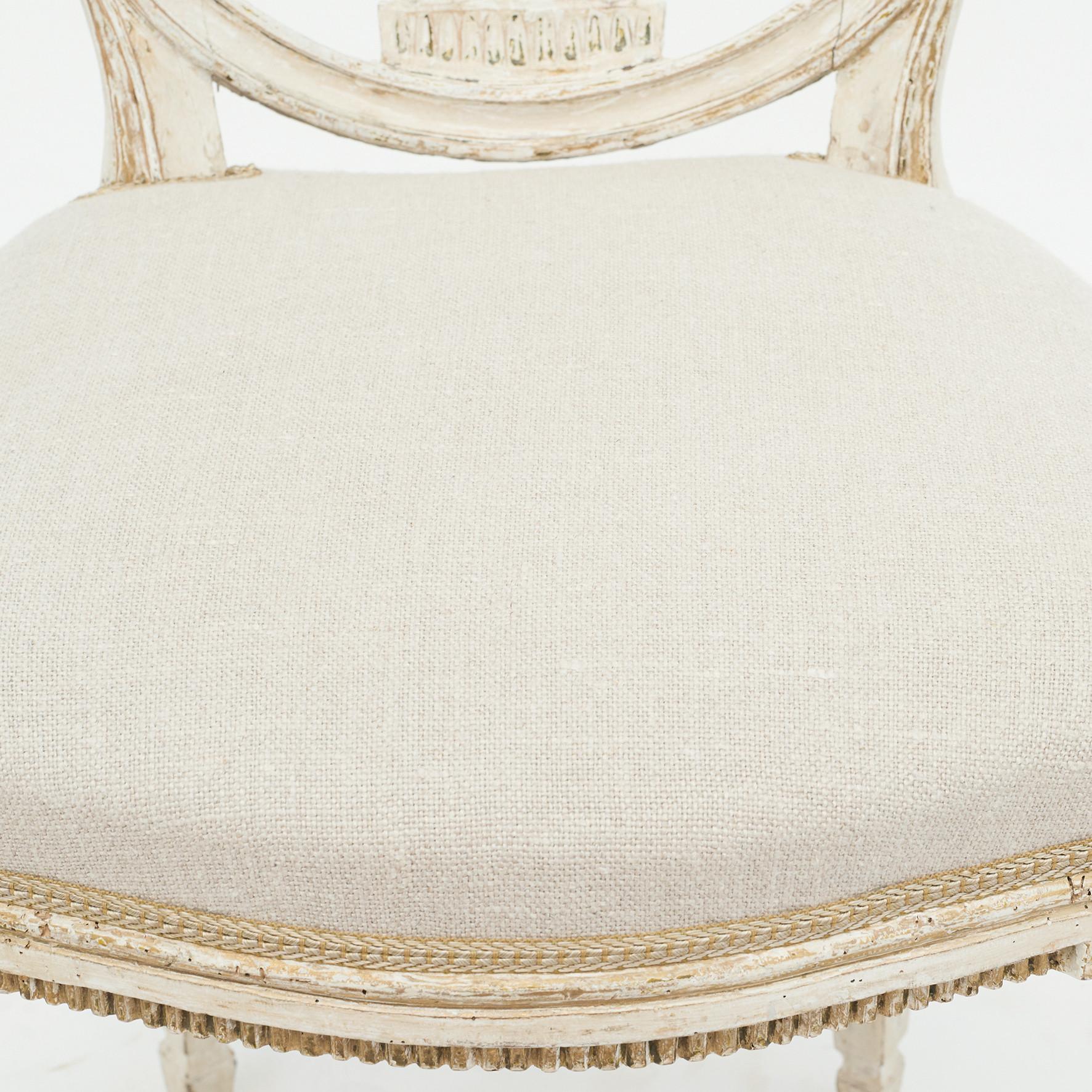 Paire de chaises danoises Louis XVI peintes en blanc et en hêtre doré 1