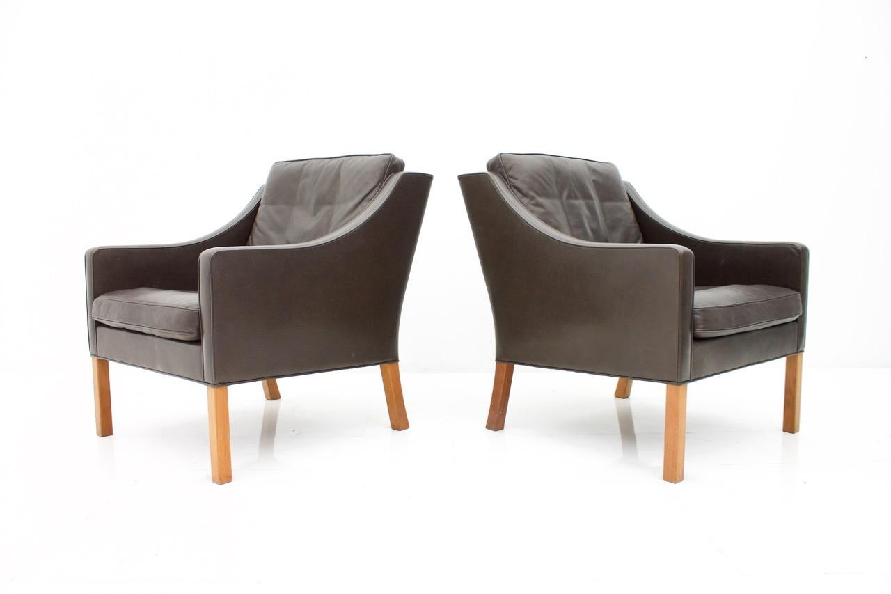 Beautiful pair of Børge Mogensen lounge chairs 2207 in chocolate brown leather by Fredericia Stolefabrik, Denmark, 1960s.

Very good condition.
Details

Creator: Børge Mogensen (Designer),Fredericia (Maker)
Period: 1960s
Color: brown
Style: