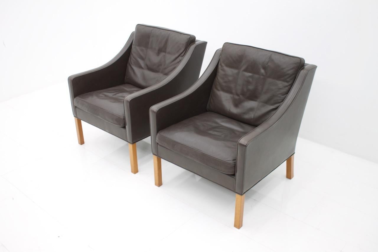 Scandinavian Modern Pair of Danish Lounge Chairs by Børge Mogensen in Chocolate Brown Leather, 1960s For Sale