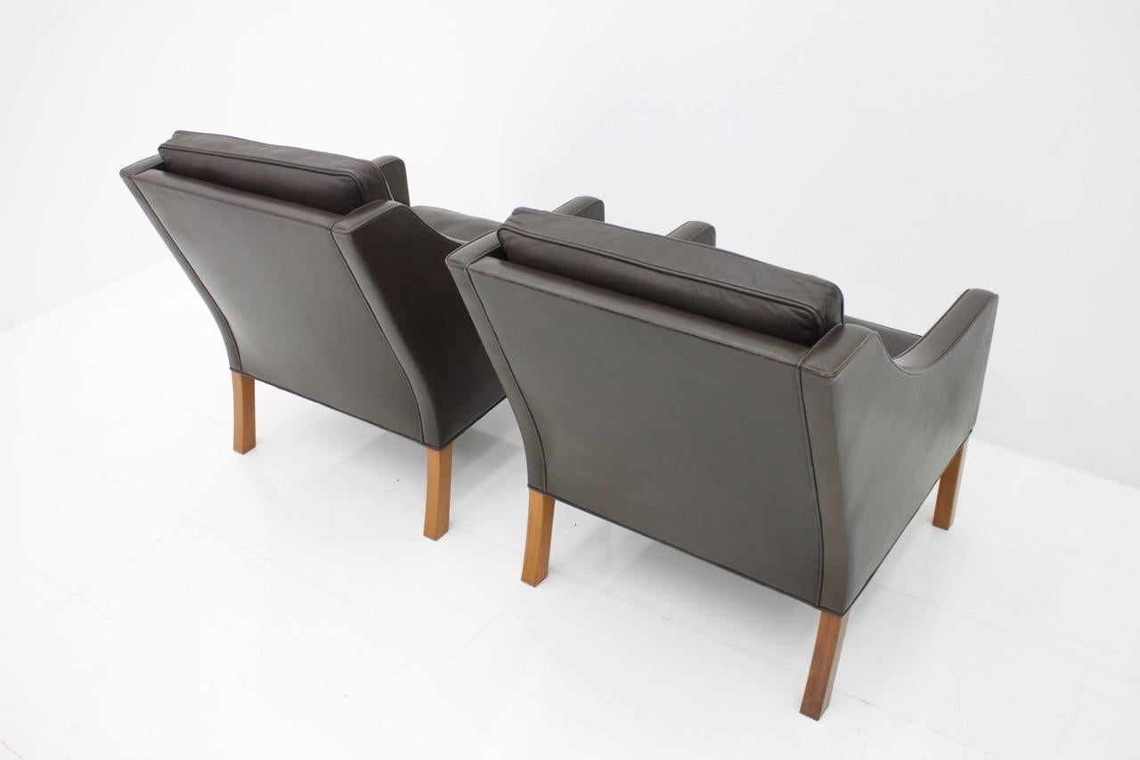 Pair of Danish Lounge Chairs by Børge Mogensen in Chocolate Brown Leather, 1960s For Sale 1
