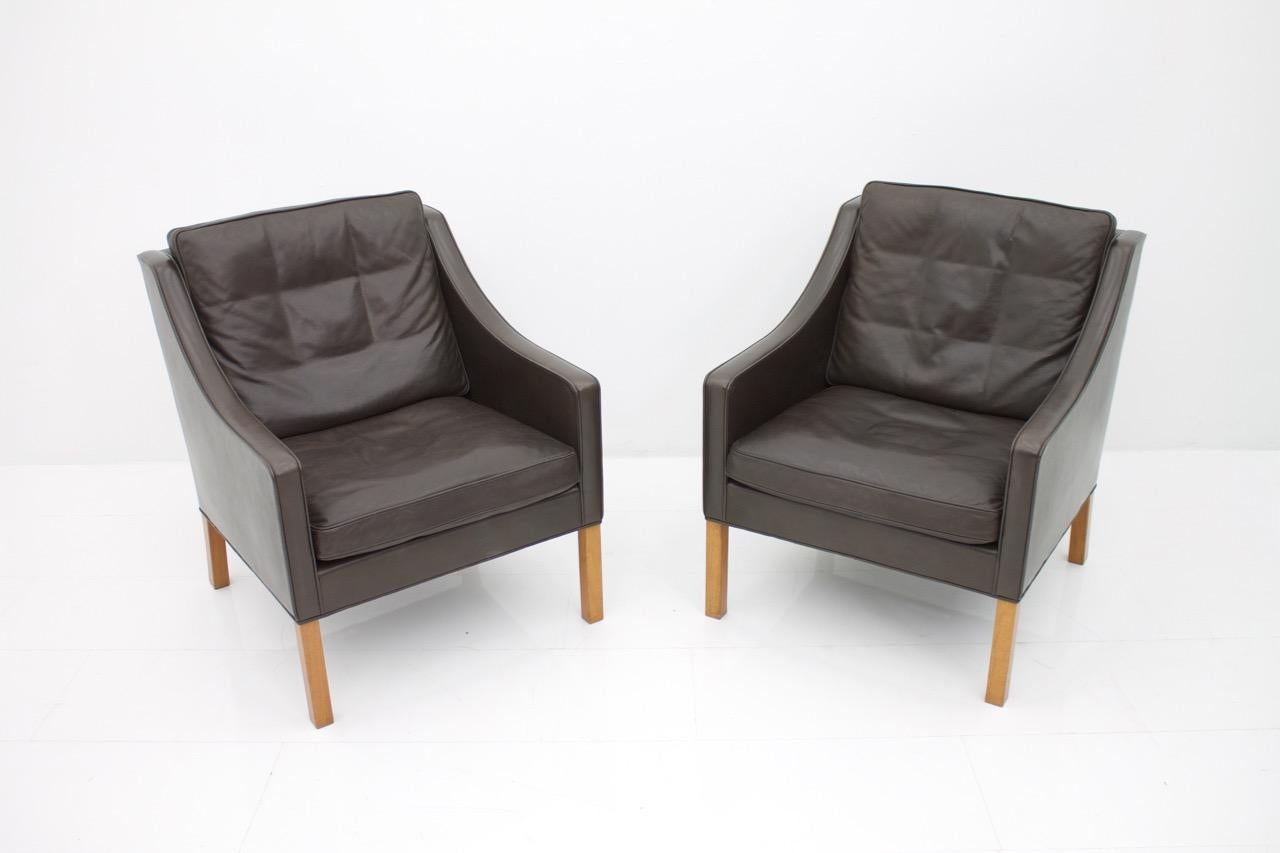 Pair of Danish Lounge Chairs by Børge Mogensen in Chocolate Brown Leather, 1960s For Sale 2