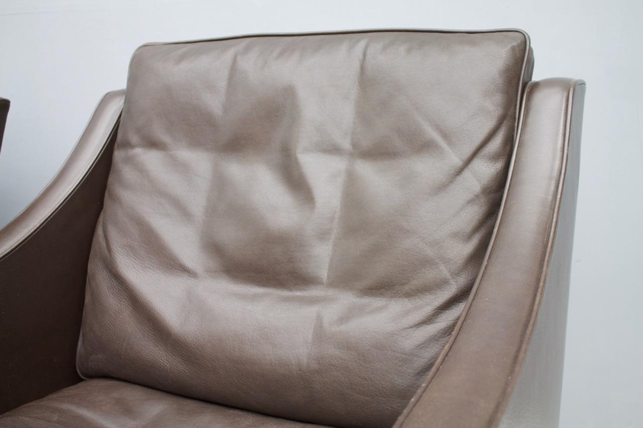 Pair of Danish Lounge Chairs by Børge Mogensen in Chocolate Brown Leather, 1960s For Sale 4