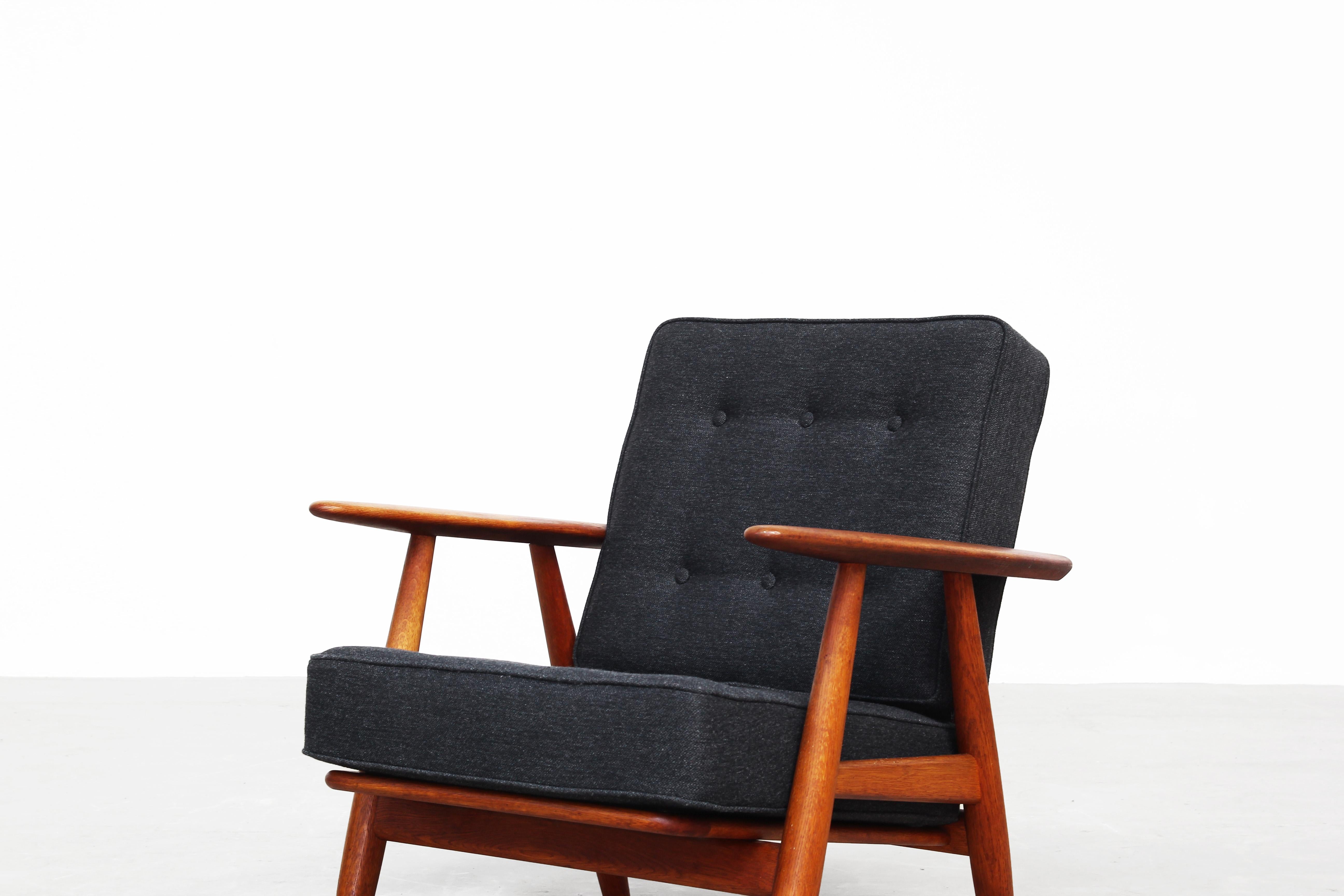 Oak Pair of Danish Lounge Chairs by Hans J. Wegner for GETAMA Cigar Mod. 240