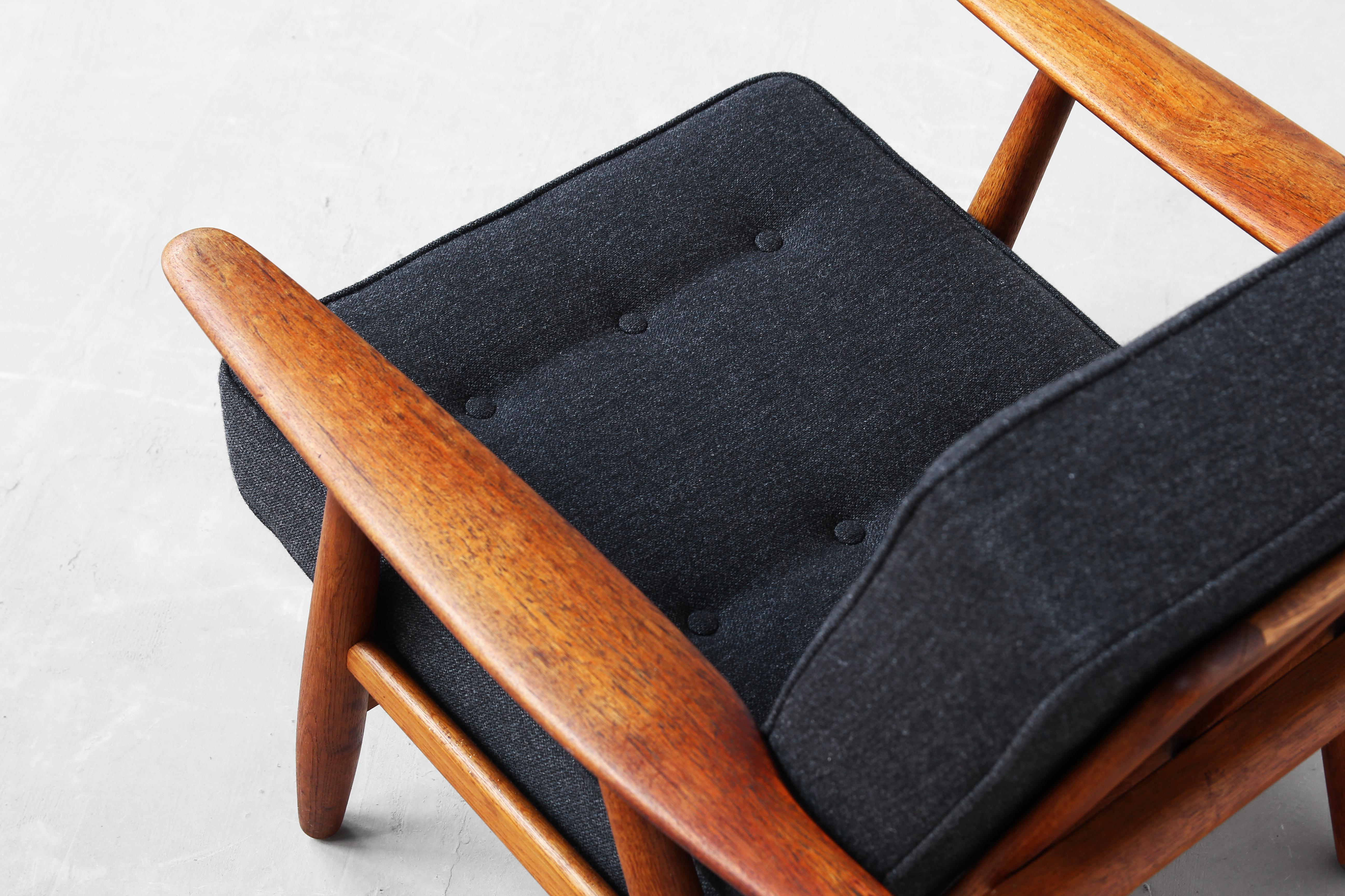 Pair of Danish Lounge Chairs by Hans J. Wegner for GETAMA Cigar Mod. 240 3