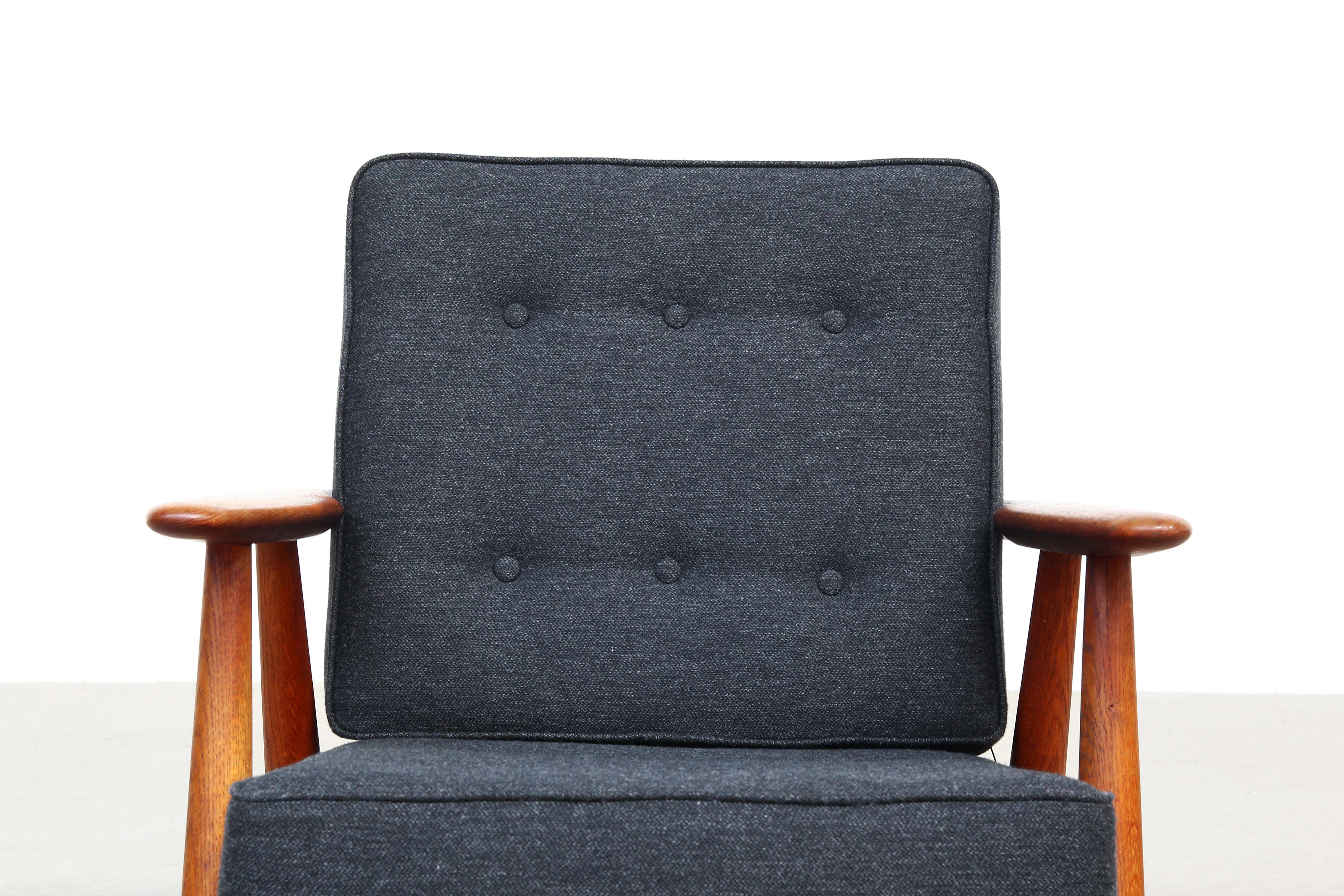 Pair of Danish Lounge Chairs by Hans J. Wegner for GETAMA Cigar Mod. 240 2