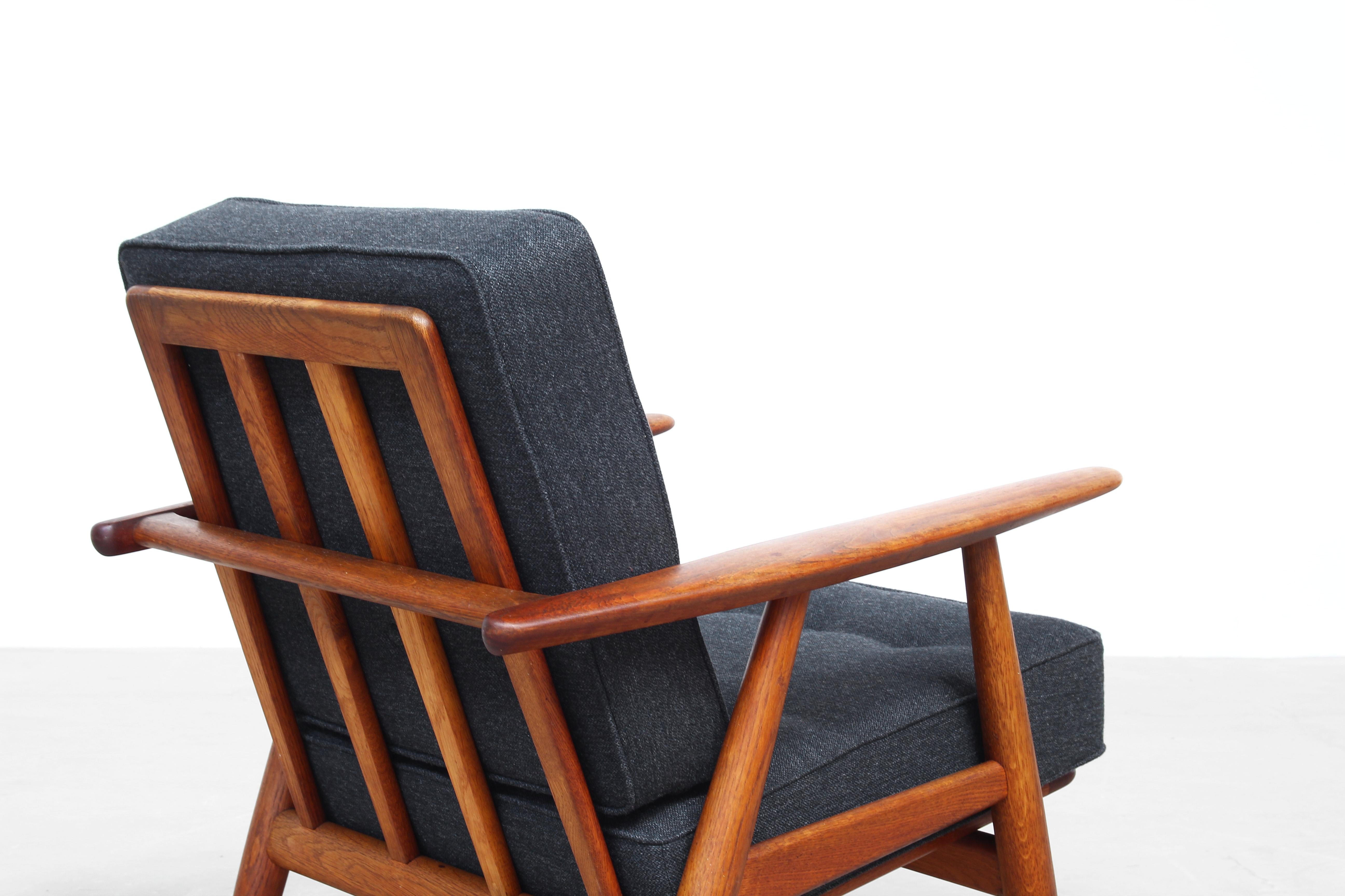 Pair of Danish Lounge Chairs by Hans J. Wegner for GETAMA Cigar Mod. 240 4