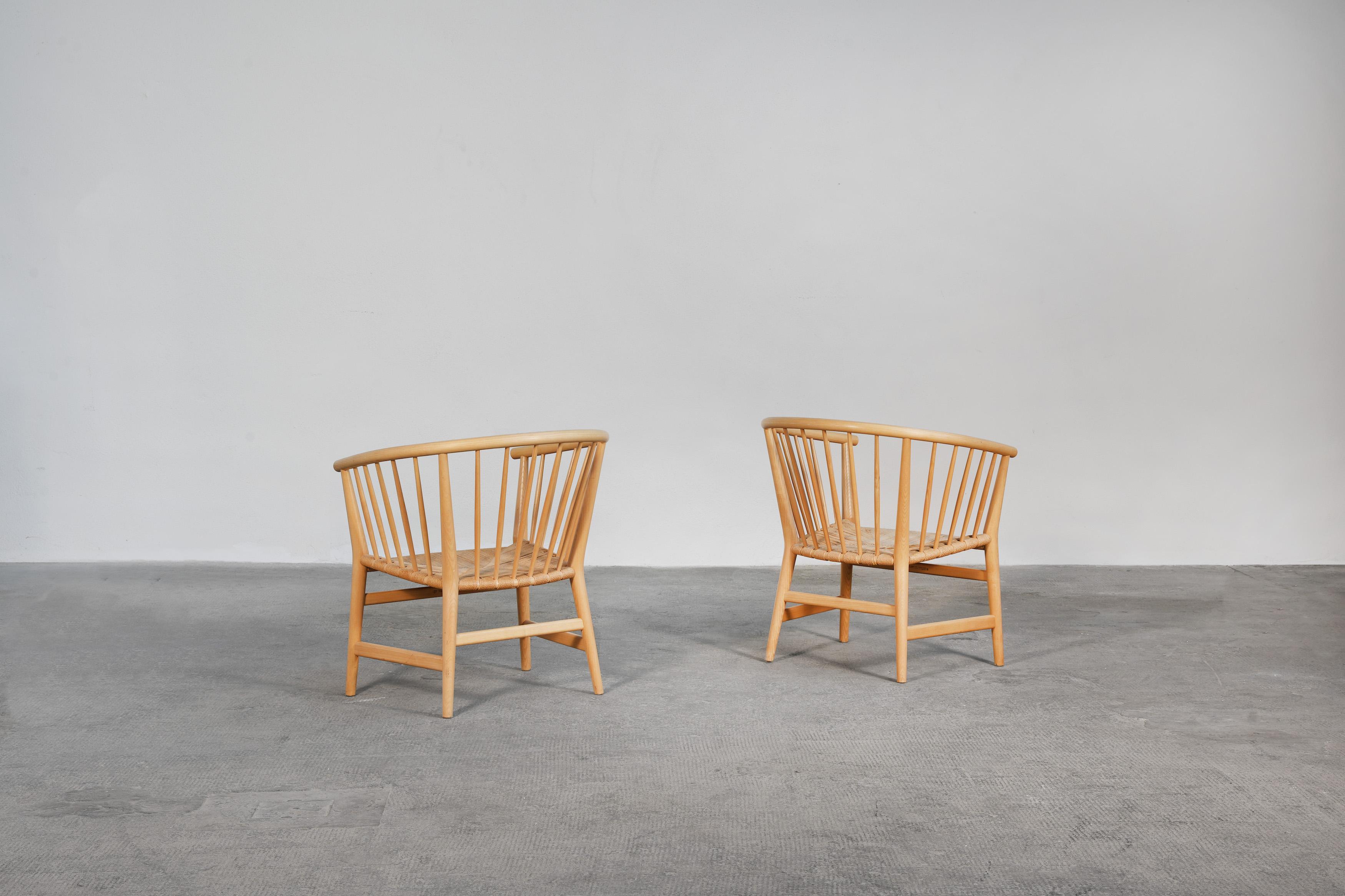 Pair of beautiful lounge chairs designed by Hans J. Wegner and produced by PP Møbler in Denmark, 1973.
Both chairs are made out of ash wood and come in a very good original condition, without any restorations or major damages. Both are ready for