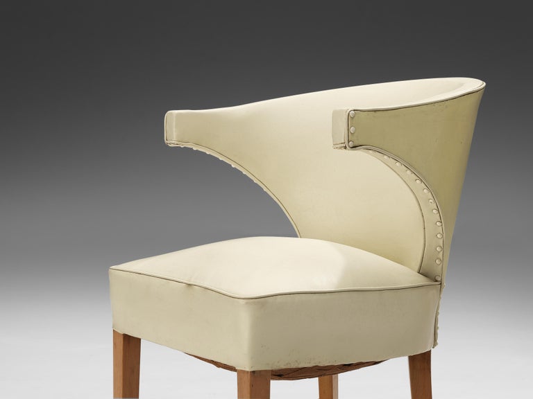 Scandinavian Modern Pair of Danish Lounge Chairs in Cream Leatherette For Sale