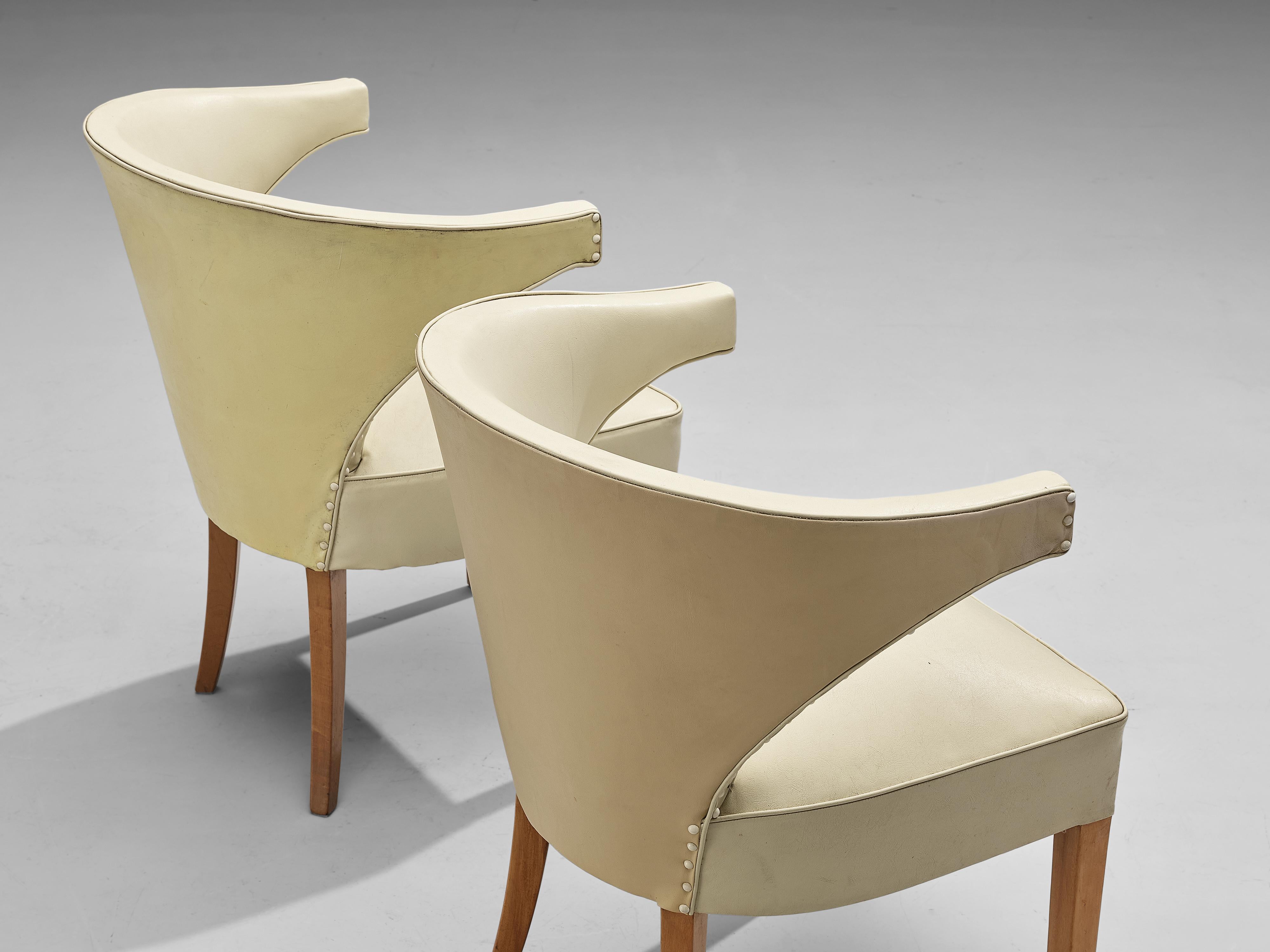 Pair of Danish Lounge Chairs in Cream Leatherette For Sale 1