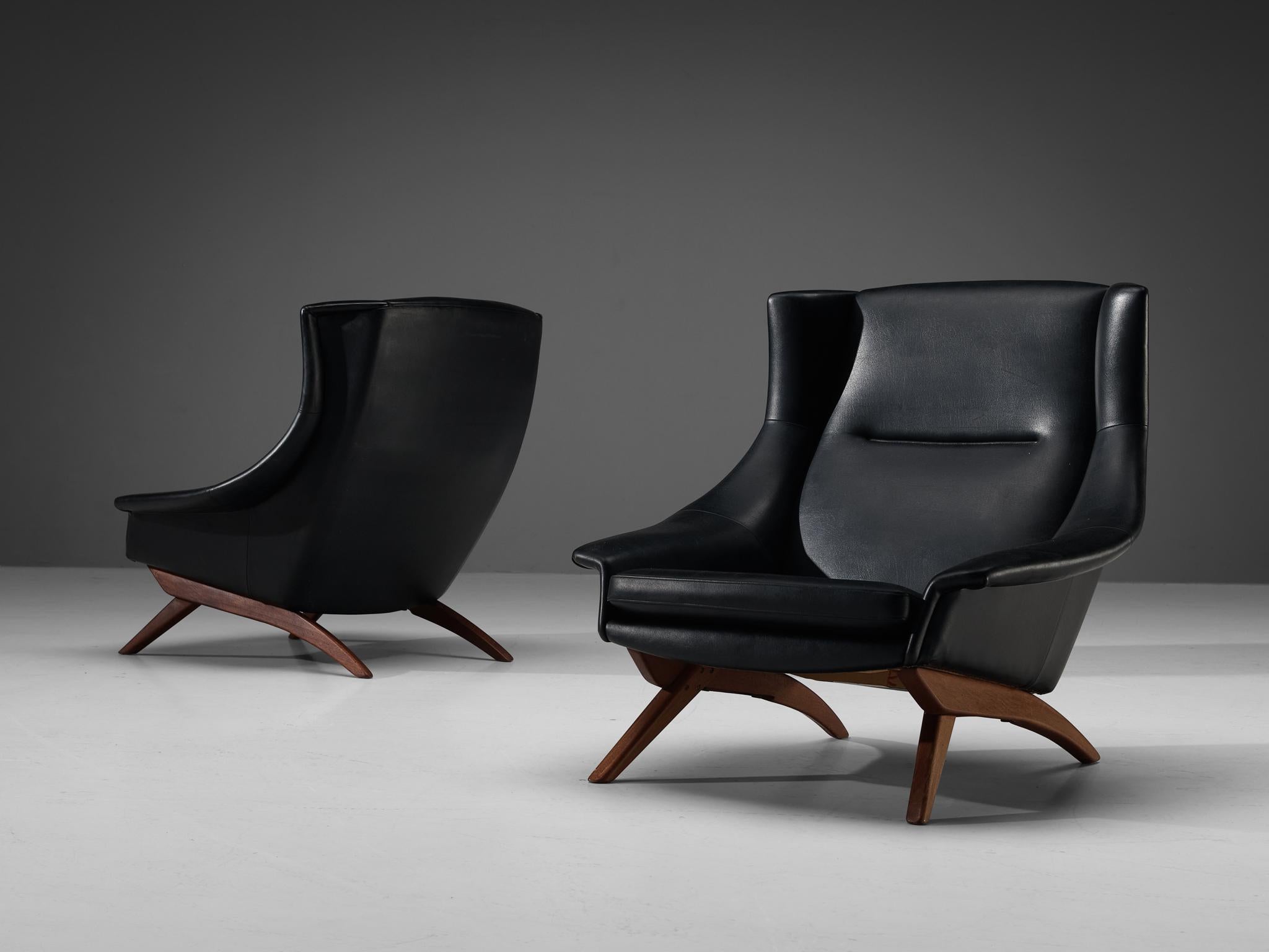 Pair of Danish Lounge Chairs in Oak and Black Leatherette In Good Condition In Waalwijk, NL
