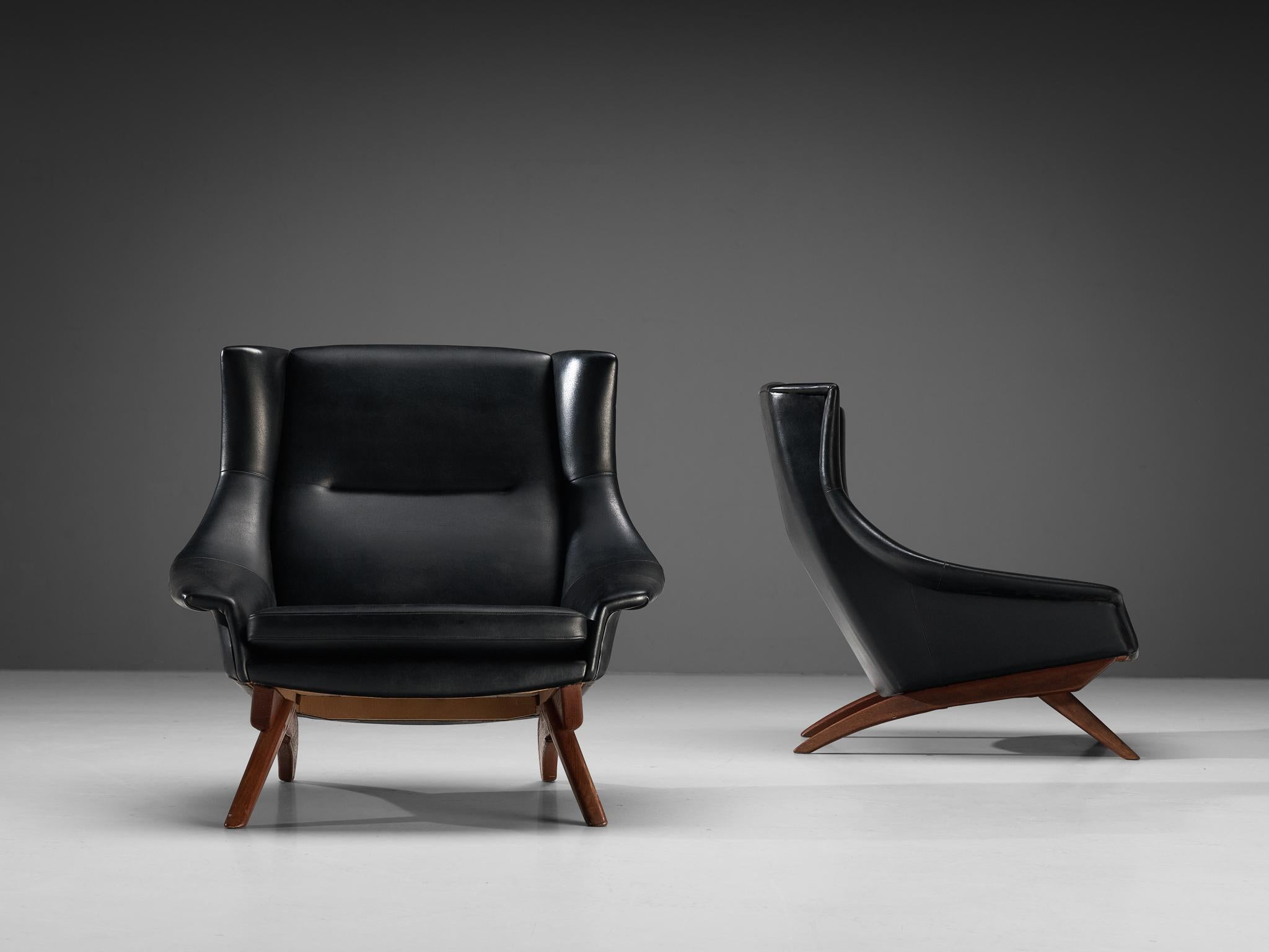 Pair of Danish Lounge Chairs in Oak and Black Leatherette 1