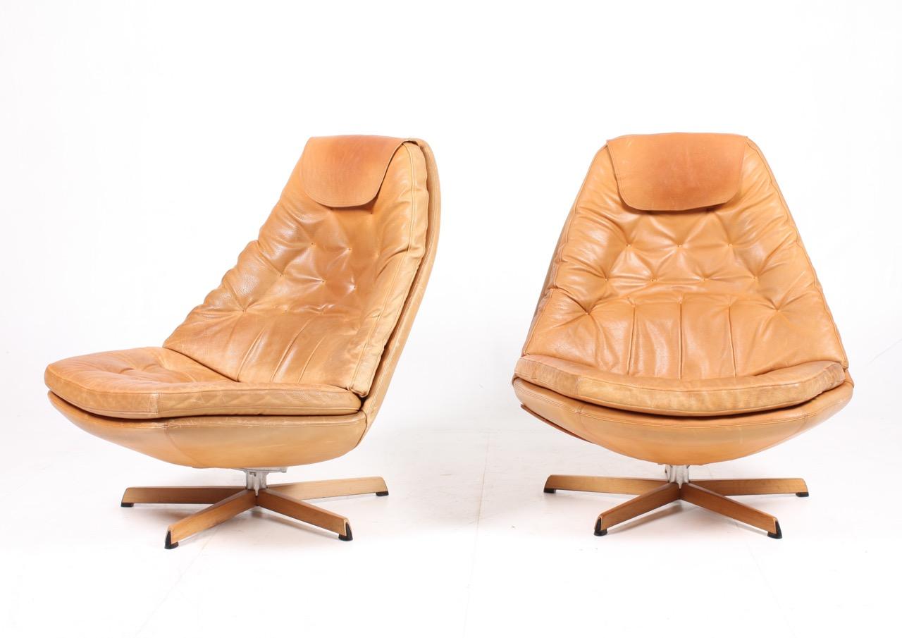 Pair of Danish Lounge Chairs in Patinated Leather In Excellent Condition In Lejre, DK