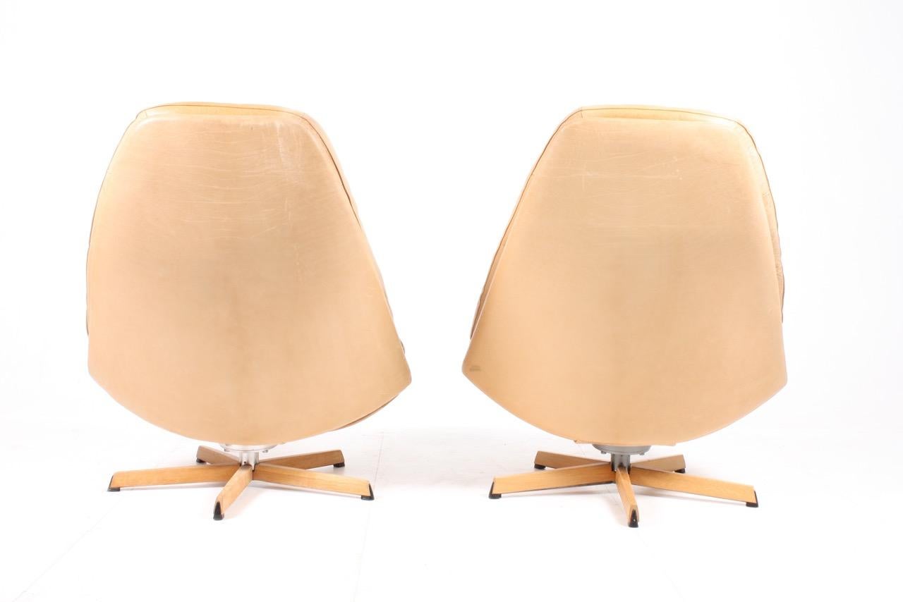 Pair of Danish Lounge Chairs in Patinated Leather 1
