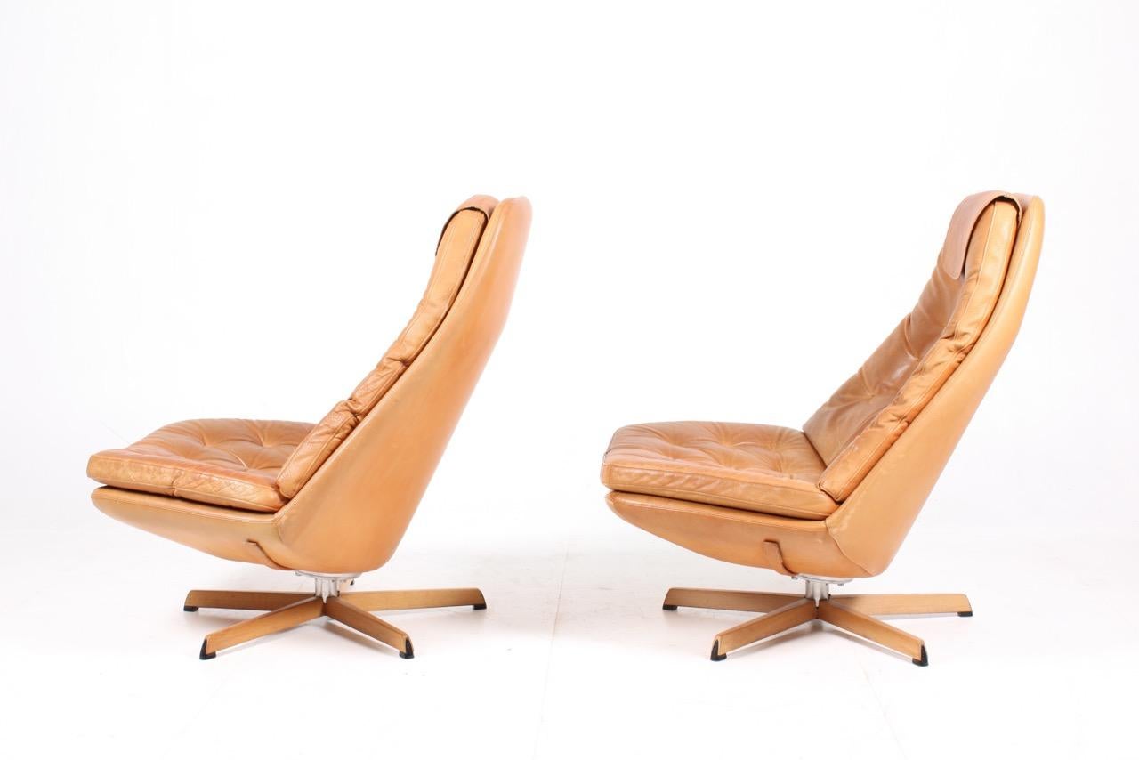 Pair of Danish Lounge Chairs in Patinated Leather 3