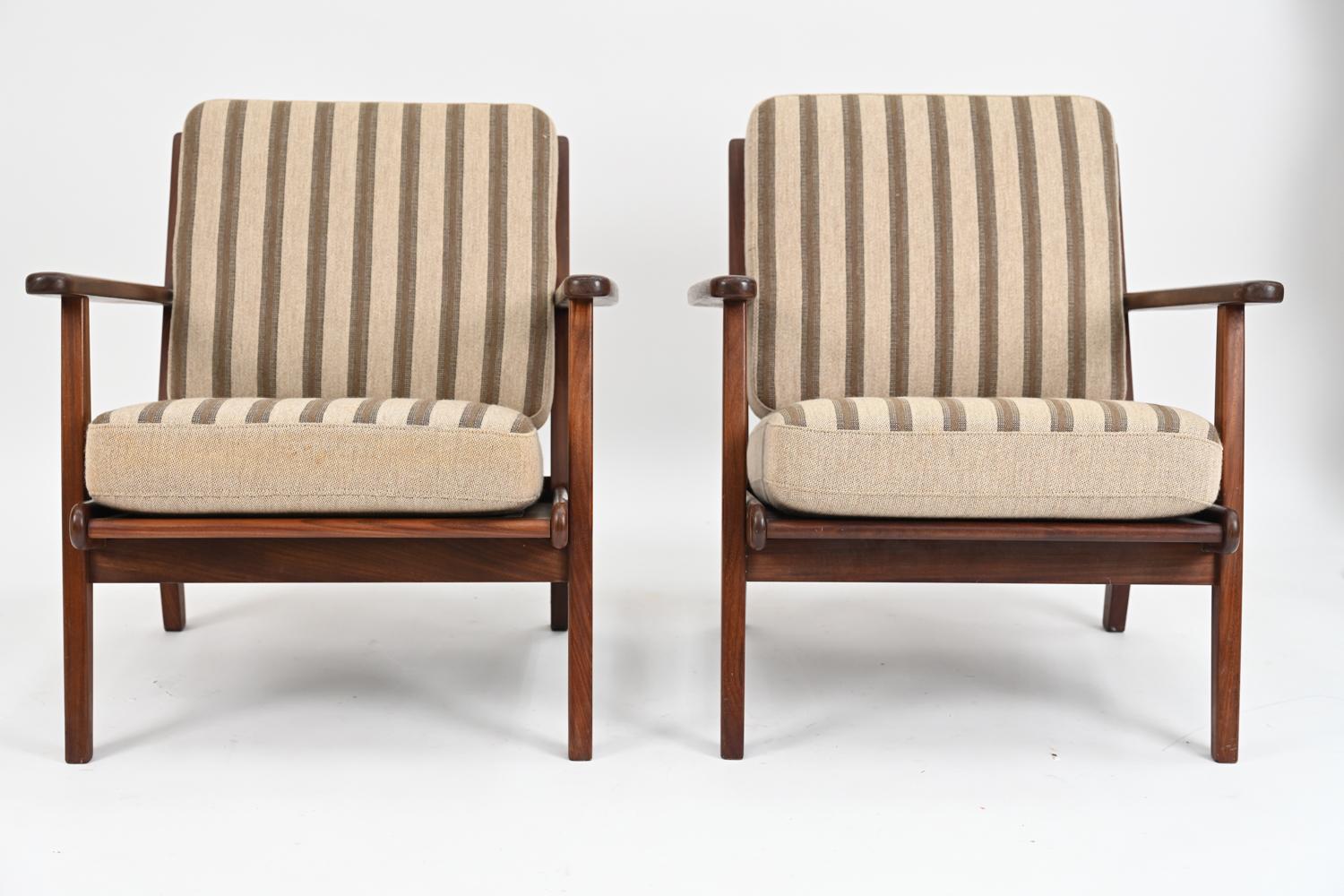 Mid-Century Modern Pair of Danish Lounge Chairs in the Manner of Hans Wegner for GETAMA