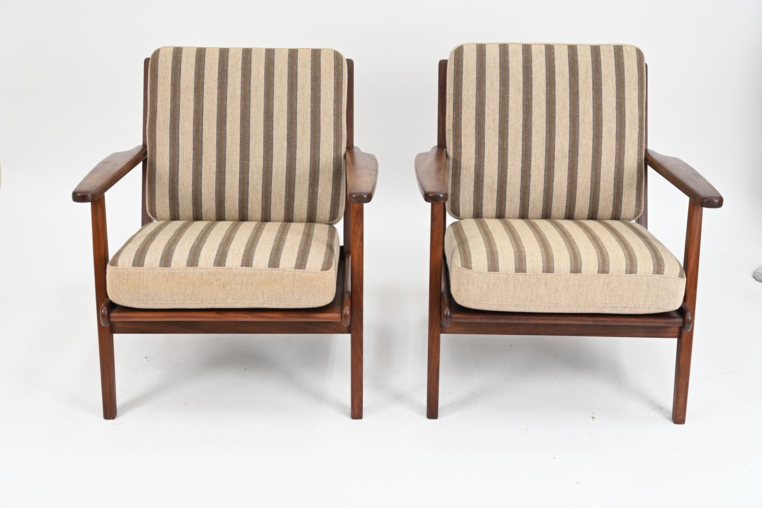 Mid-20th Century Pair of Danish Lounge Chairs in the Manner of Hans Wegner for GETAMA