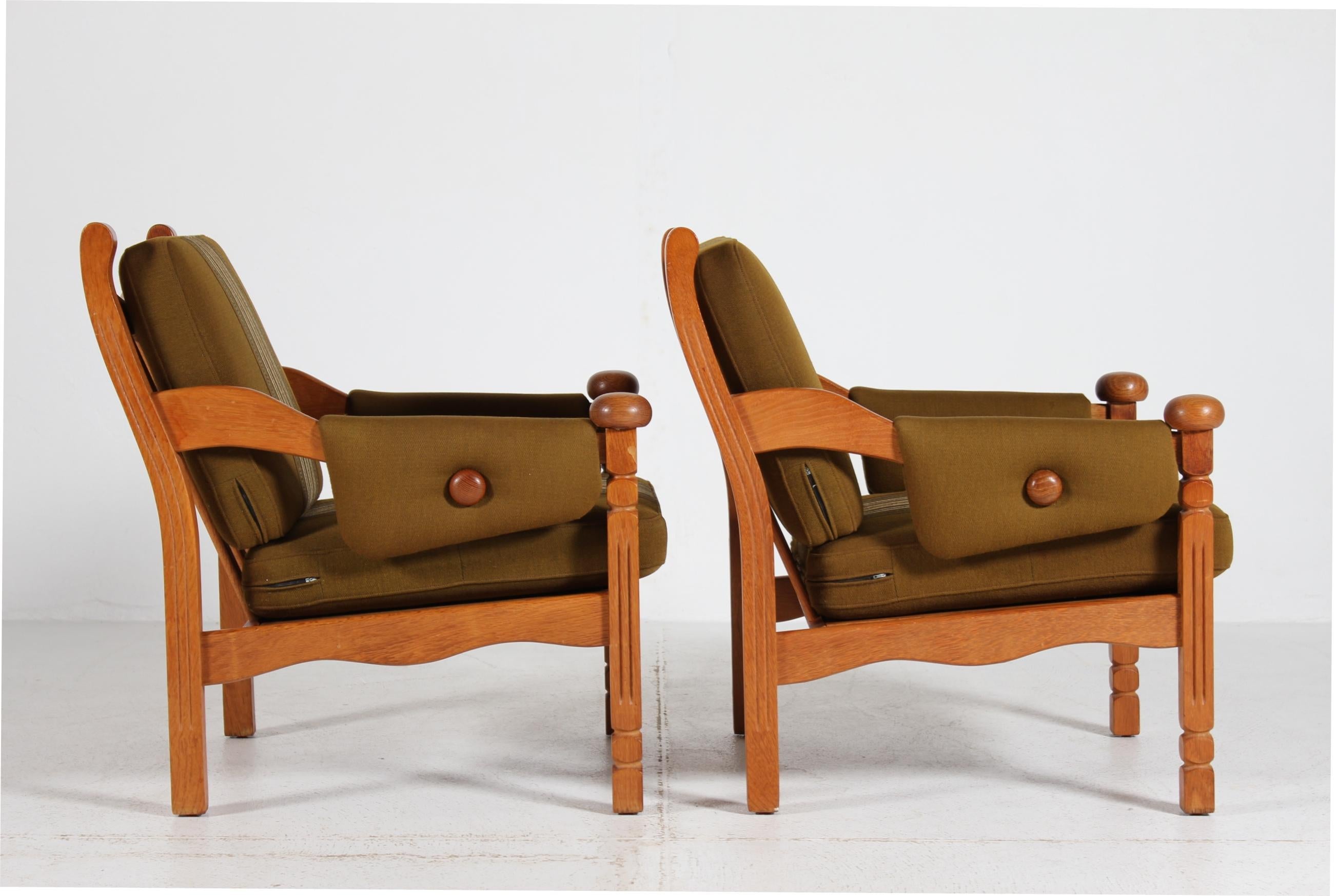 Danois Paire de chaises longues danoises en Oak massif dans le style Henning Kjærnulf 1970 en vente