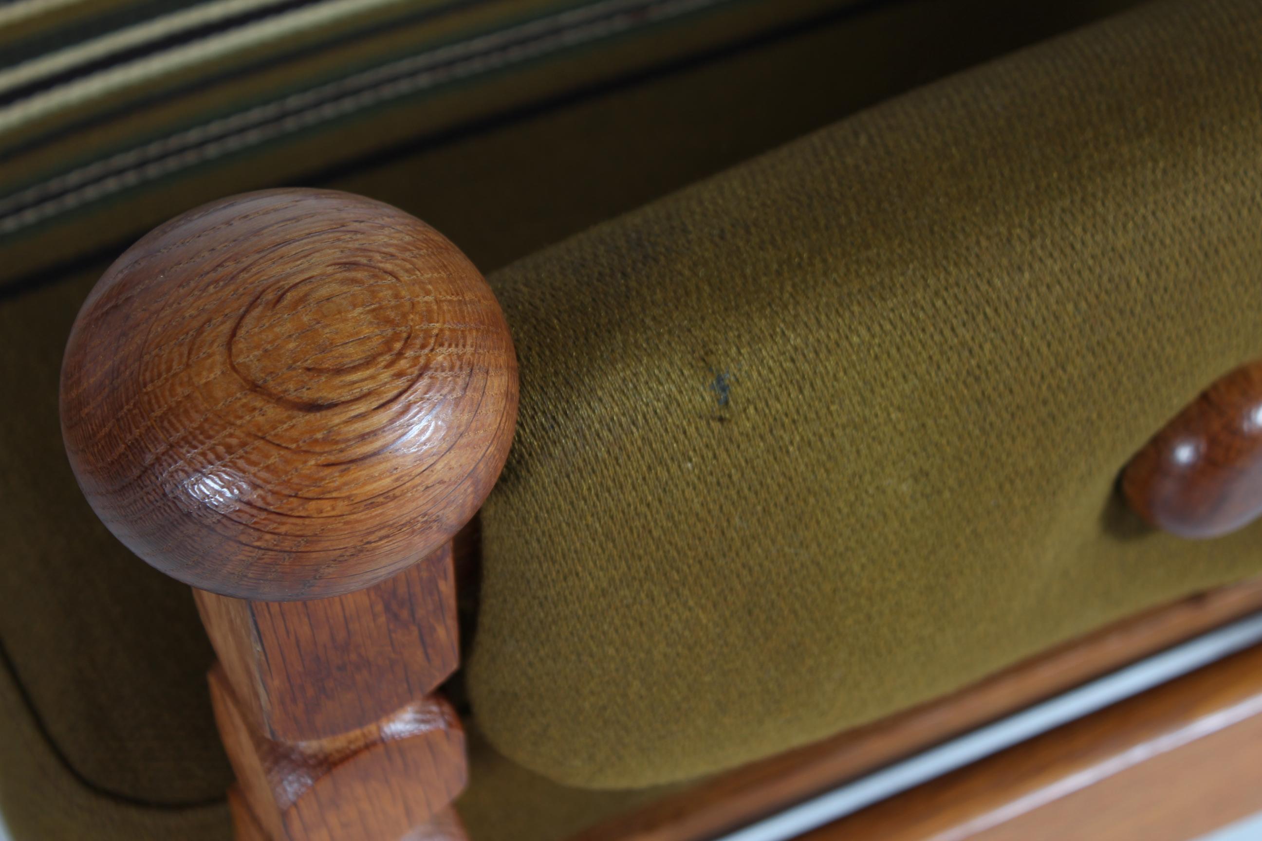 Paire de chaises longues danoises en Oak massif dans le style Henning Kjærnulf 1970 Bon état - En vente à Silkeborg, Silkeborg