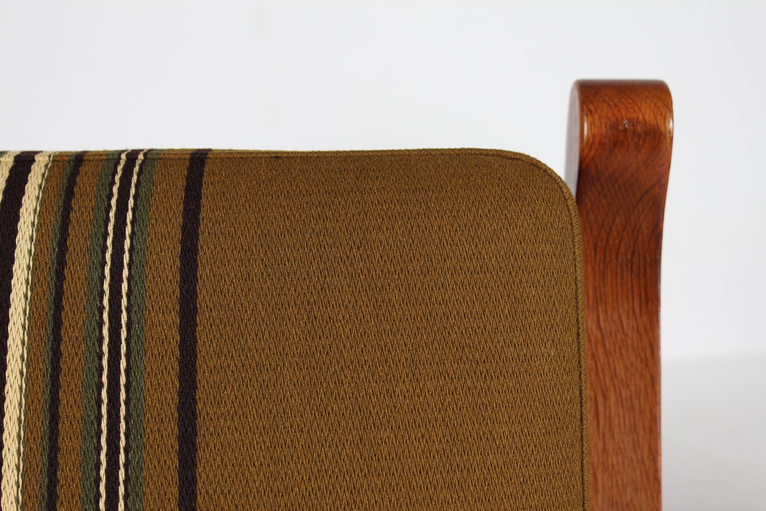 Laine Paire de chaises longues danoises en Oak massif dans le style Henning Kjærnulf 1970 en vente