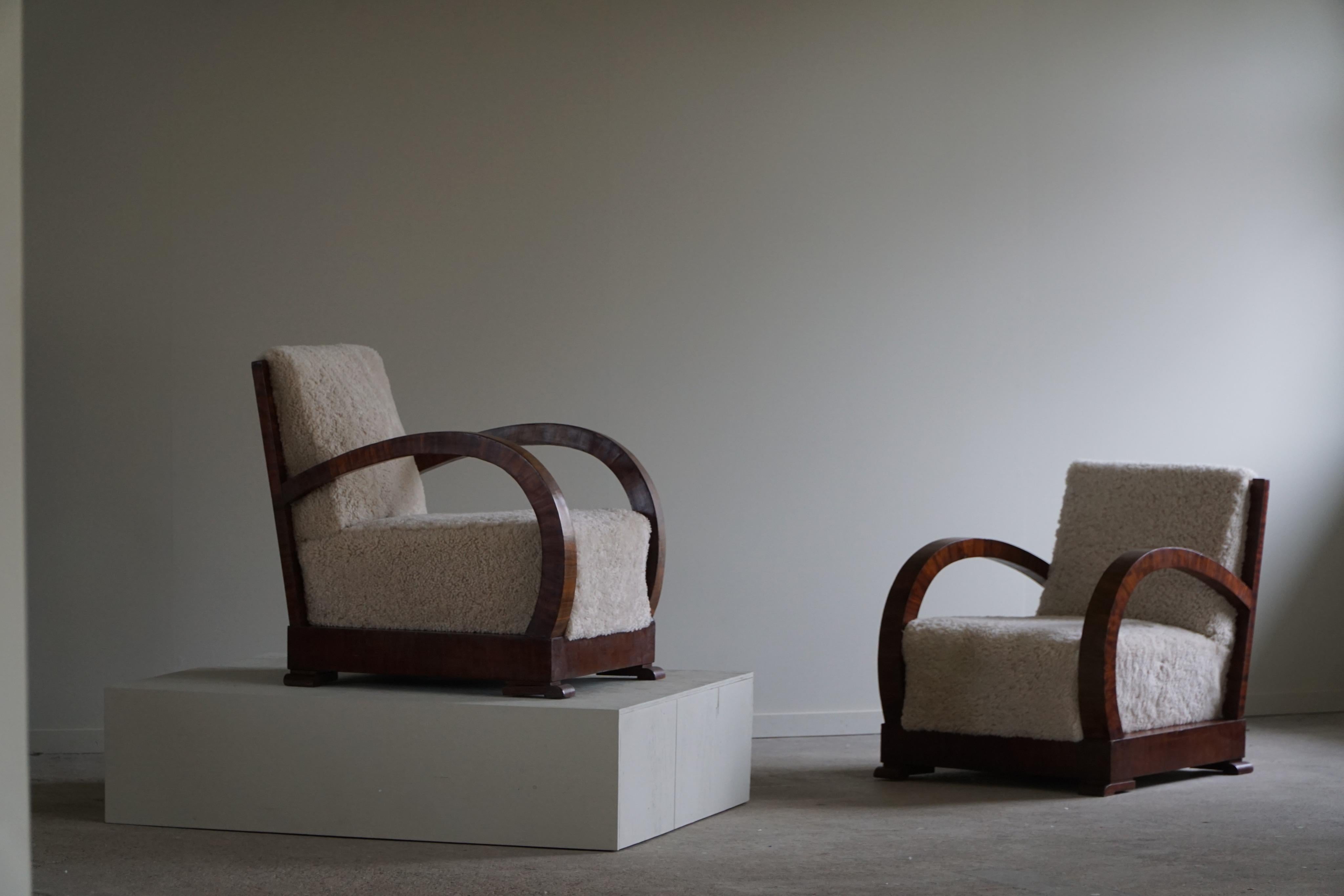 Pair of Danish Lounge Chairs, Reupholstered, Lambswool & Walnut, Art Deco, 1930s In Good Condition For Sale In Odense, DK