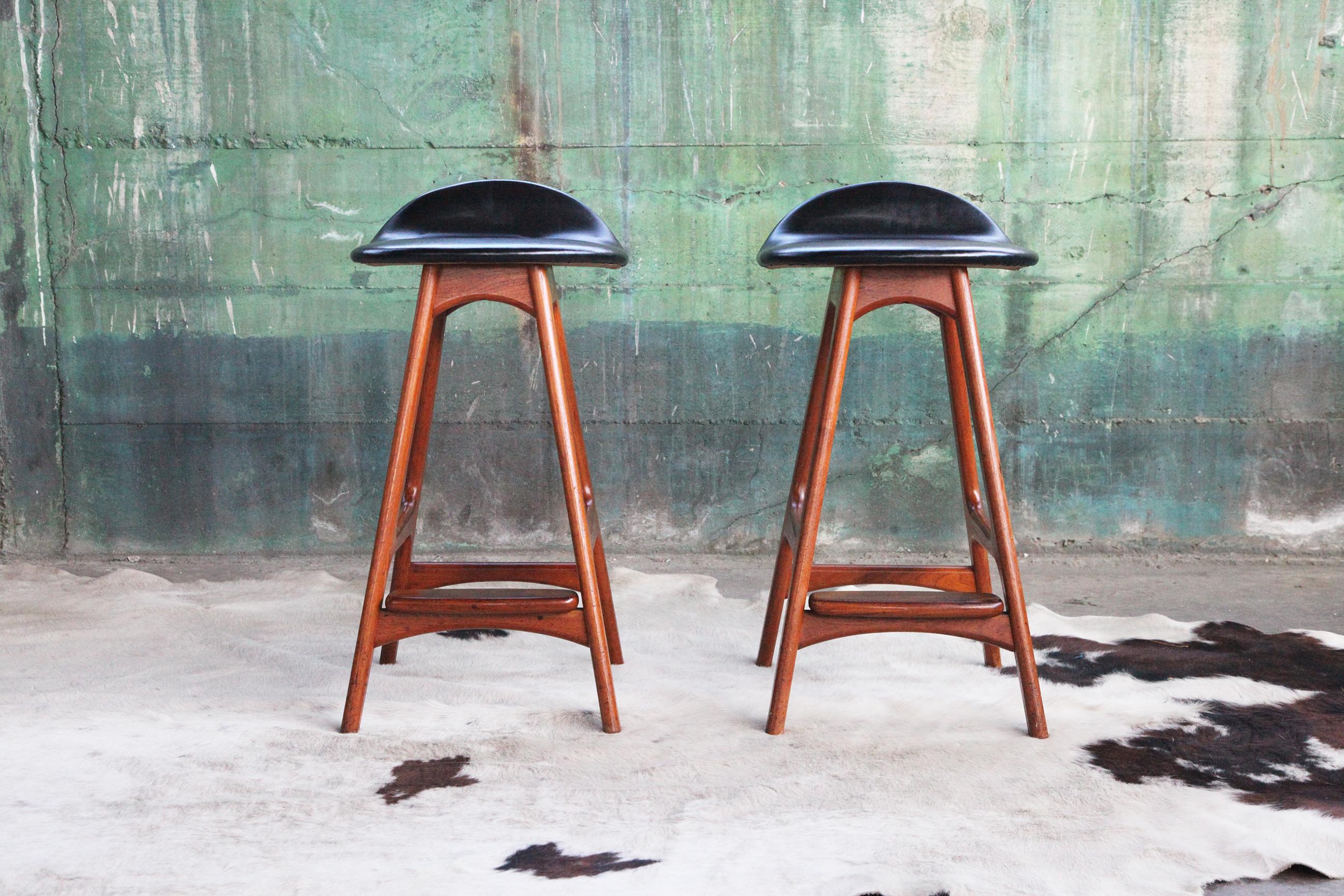 Ships very fast from our warehouse, professionally and insured, 6-10 days.

Very beautiful pair of solid teak and rosewood designer Vintage PAIR of Danish teak Mod. 61 Barstools with black seats designed by Erik Buck for Oddense Maskinsnedkeri