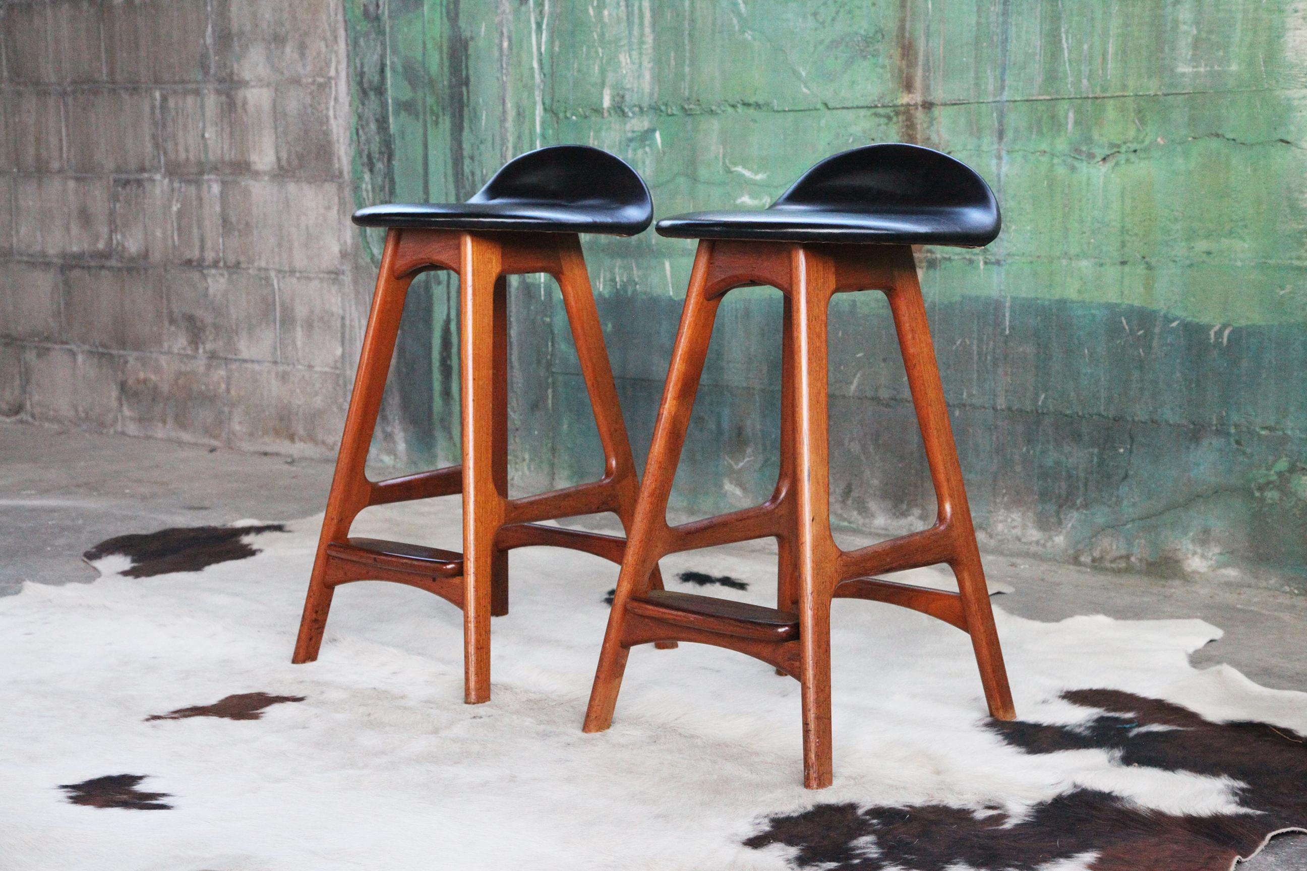 Scandinavian Modern Pair of Danish Mid Century 1960s Teak Bar Stools Mod. 61 by Erik Buch Denmark For Sale