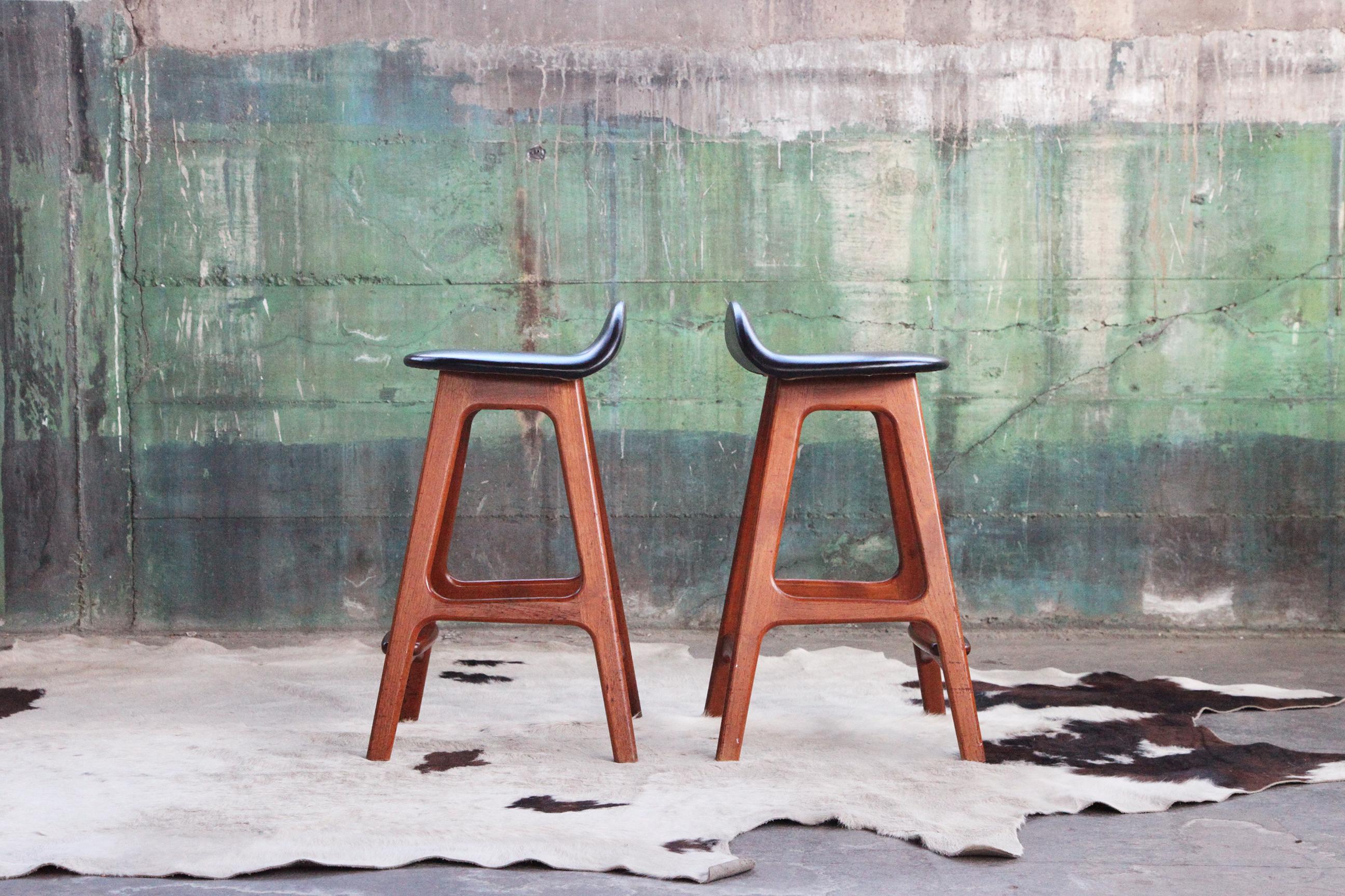 Pair of Danish Mid Century 1960s Teak Bar Stools Mod. 61 by Erik Buch Denmark In Good Condition For Sale In Madison, WI