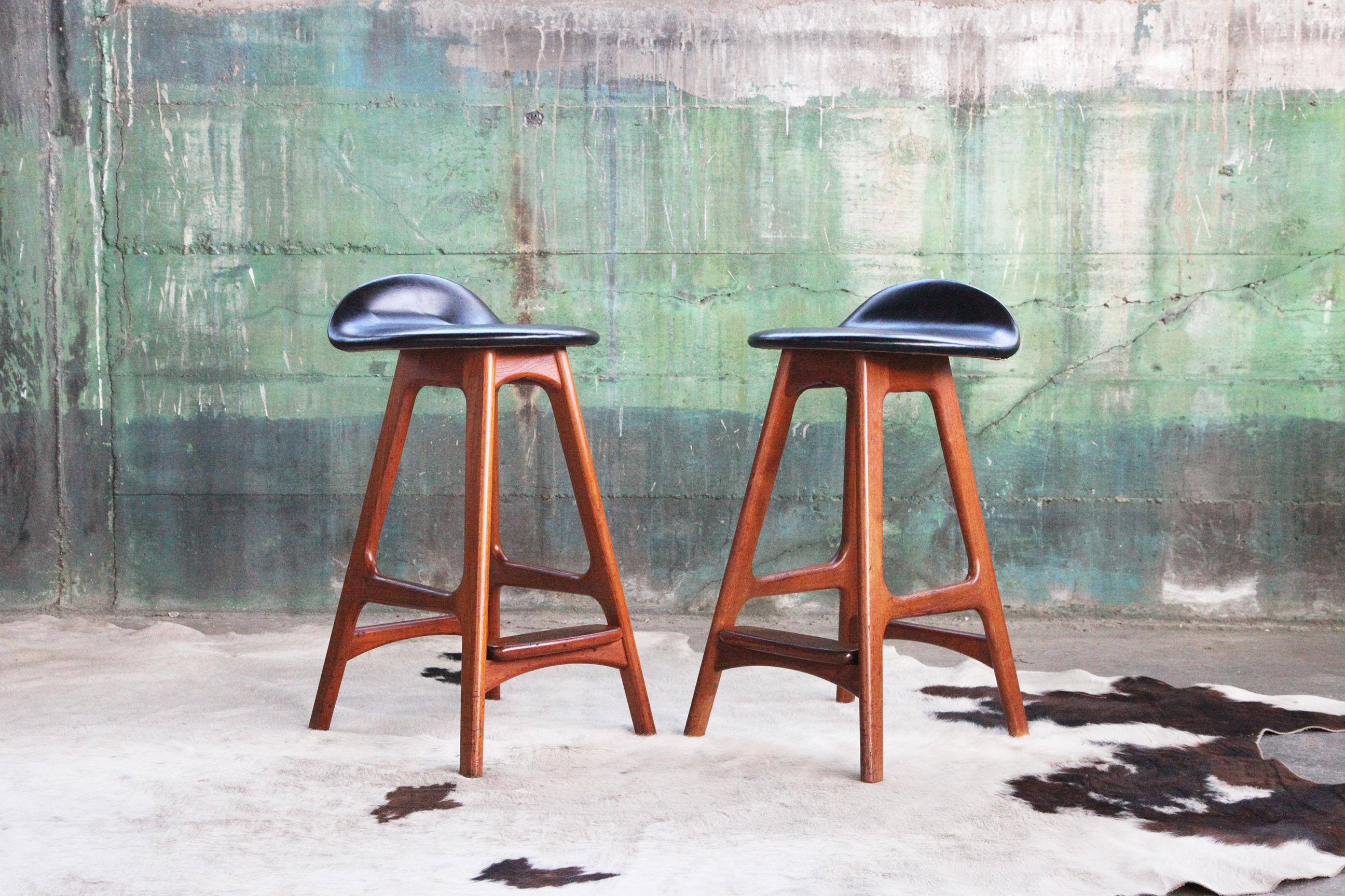 Pair of Danish Mid Century 1960s Teak Bar Stools Mod. 61 by Erik Buch Denmark In Good Condition For Sale In Basel, BS