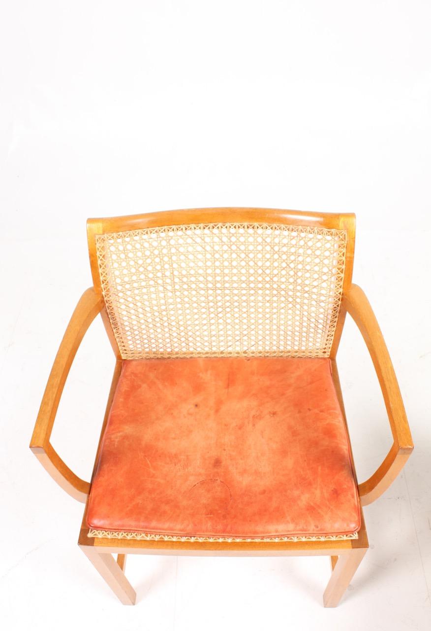 Dänische Sessel aus der Mitte des Jahrhunderts aus Mahagoni und patiniertem Leder, Paar im Angebot 4