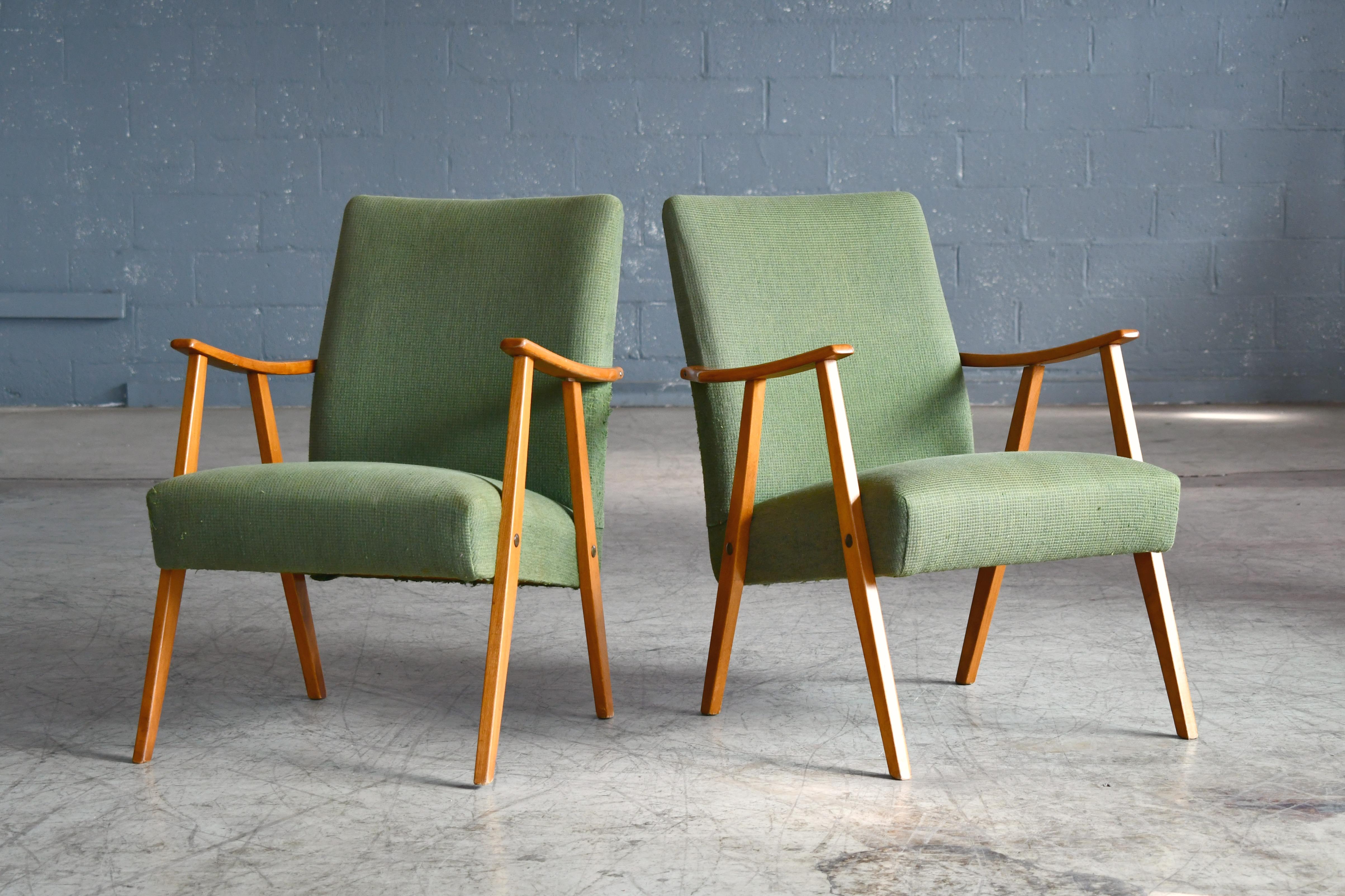 Pair of Danish Midcentury Arne Vodder Style Easy Chairs in Elmwood, 1960s In Good Condition In Bridgeport, CT